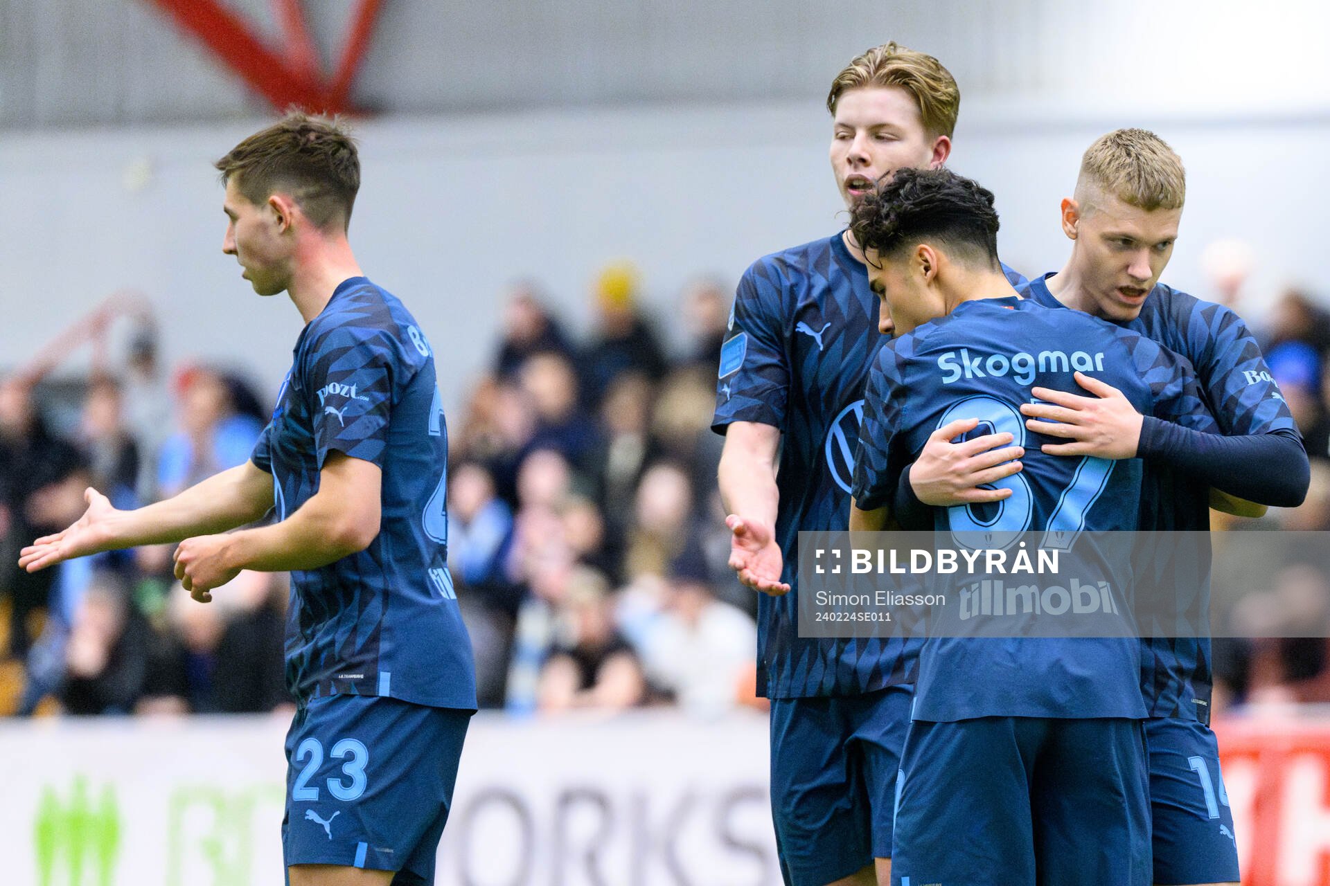 Malmö FFs Adrian Skogmar och Sebastian Jörgensen jublar efter 0-2 under fotbollsmatchen i Svenska Cupen mellan IFK Luleå och Malmö FF den 24 februari 2024 i Luleå.