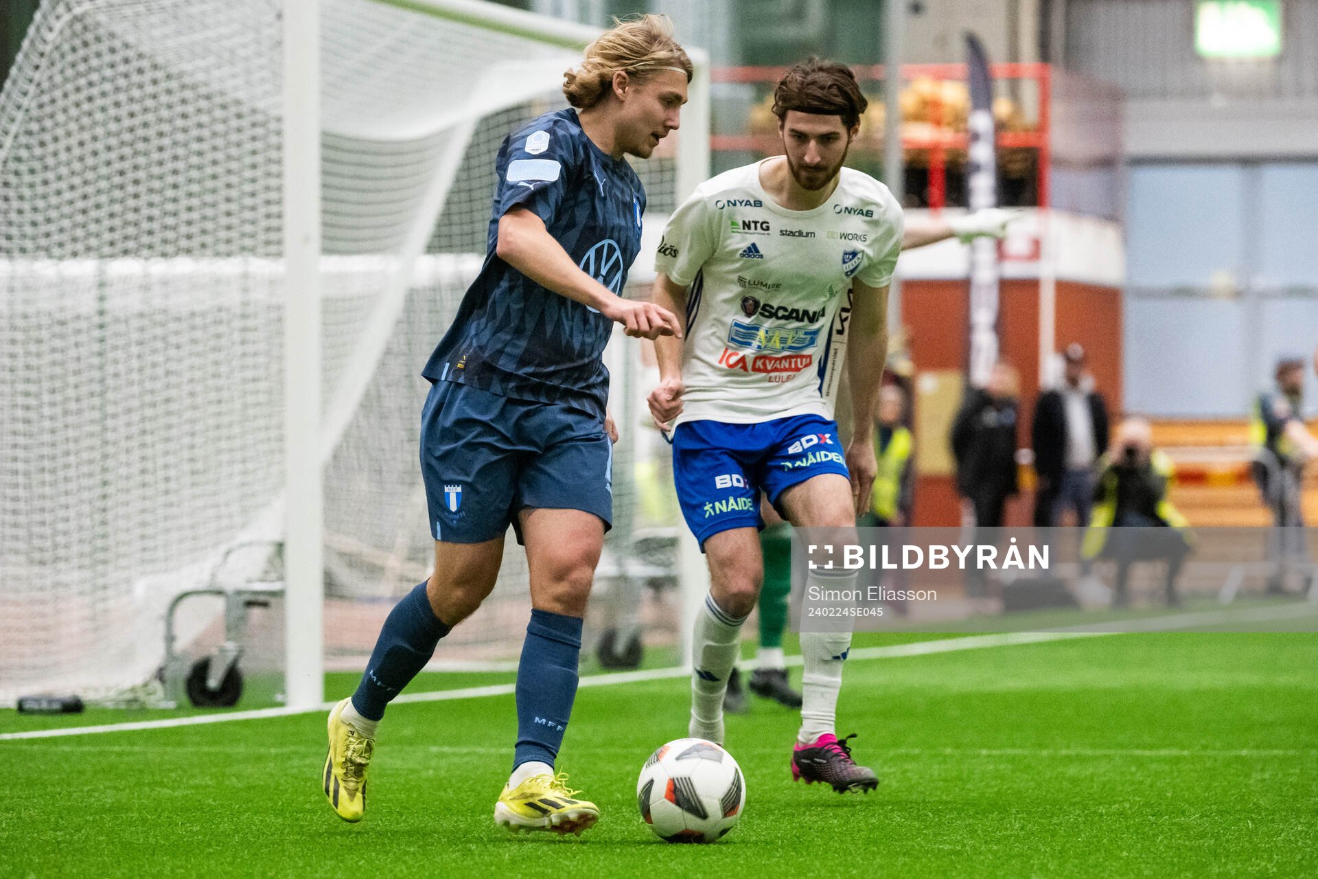Malmö FFs Sebastian Nanasi och IFK Luleås Simon Chretien