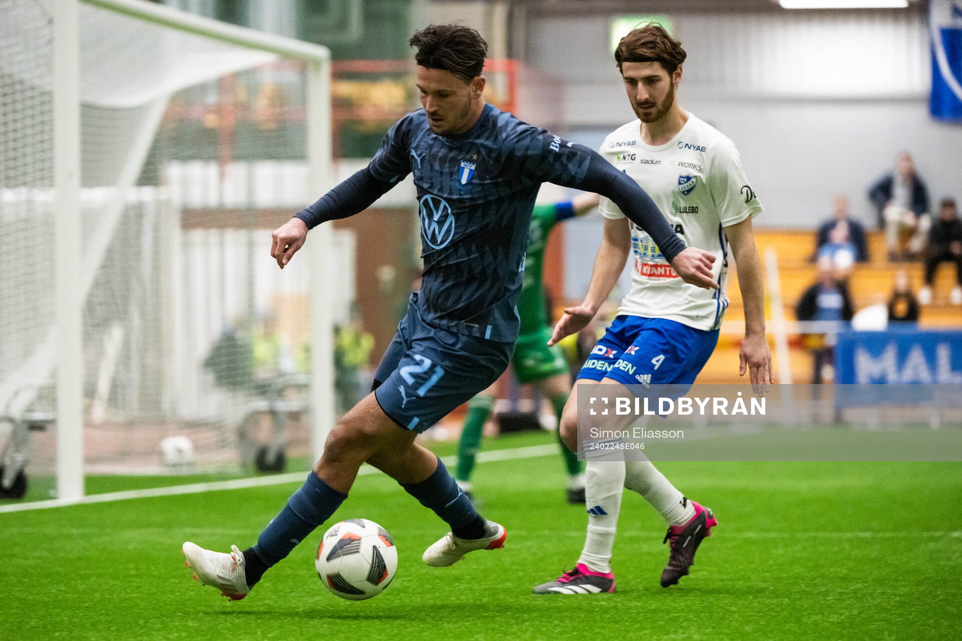 Malmö FFs Stefano Vecchia och IFK Luleås Simon Chretien