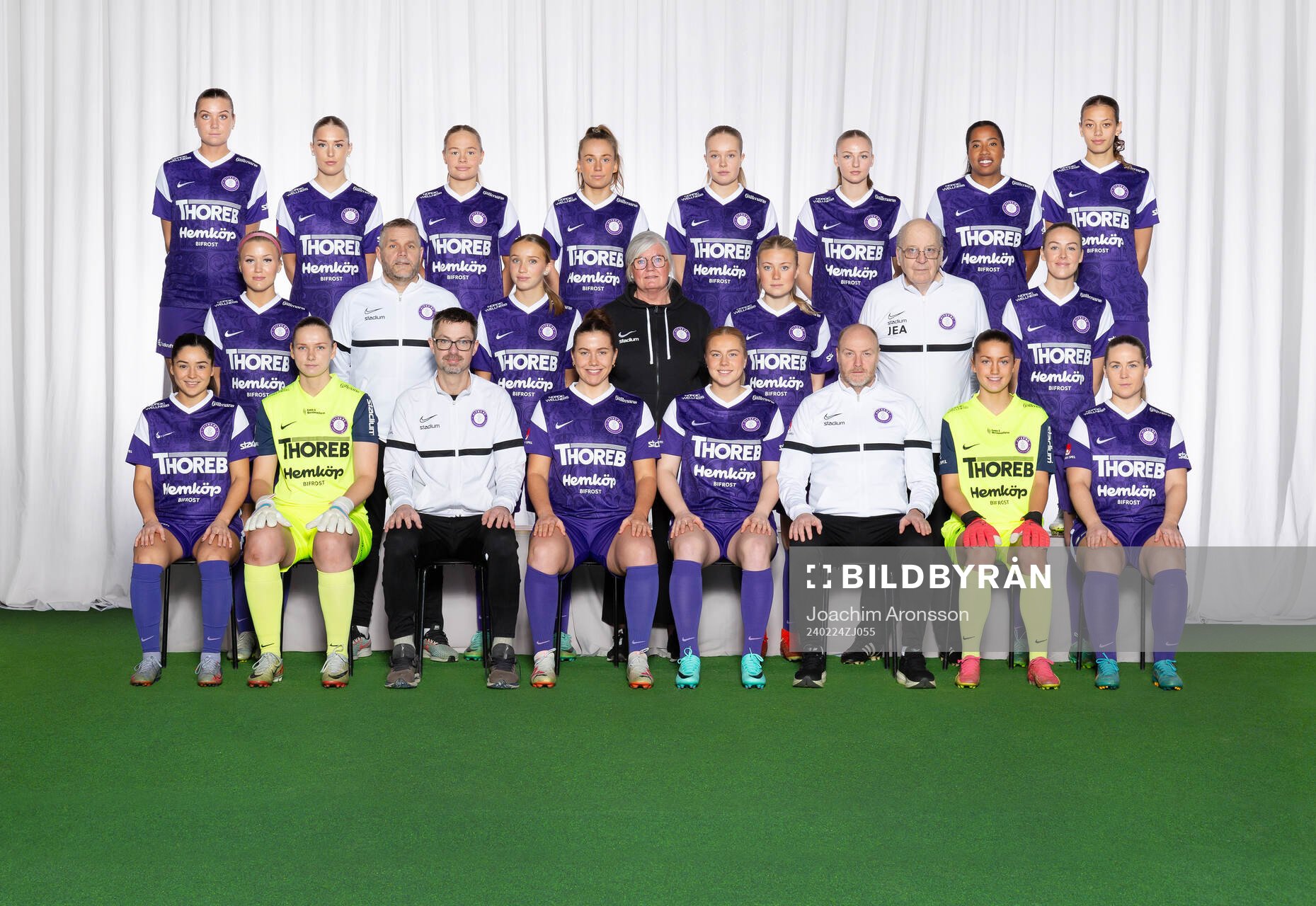 Jitex poserar för en lagbild den 24 februari 2024 i Mölndal. Bakre ledet från vänster: Vendela Stenberg, Hanna Comnell, Linnea Folkow, Magda Le Therisien,Thea Höglund, Nell Morup, Amanda Ebbesson, Malva Larsson. Mittenledet från vänster:: Felicia Jastré Högberg, assisterande tränare Janne Sivertstrand, Bella Veiszhaupt, lagledare Ulrika Olsson, Wilma Bergman, materialförvaltare Jan-Erik ‘Clacken’ Andersson, Tindra Ivarsson Lidström. Sittande från vänster:: Olivia Alcaide, Anna Larsson, assisterande tränare Fredrik Carlsander, Ella Smith Ygfeldt, Elin Palklint, huvudtränare Dane Ivarsson, Klara Tidblom, Vilma Rydell.