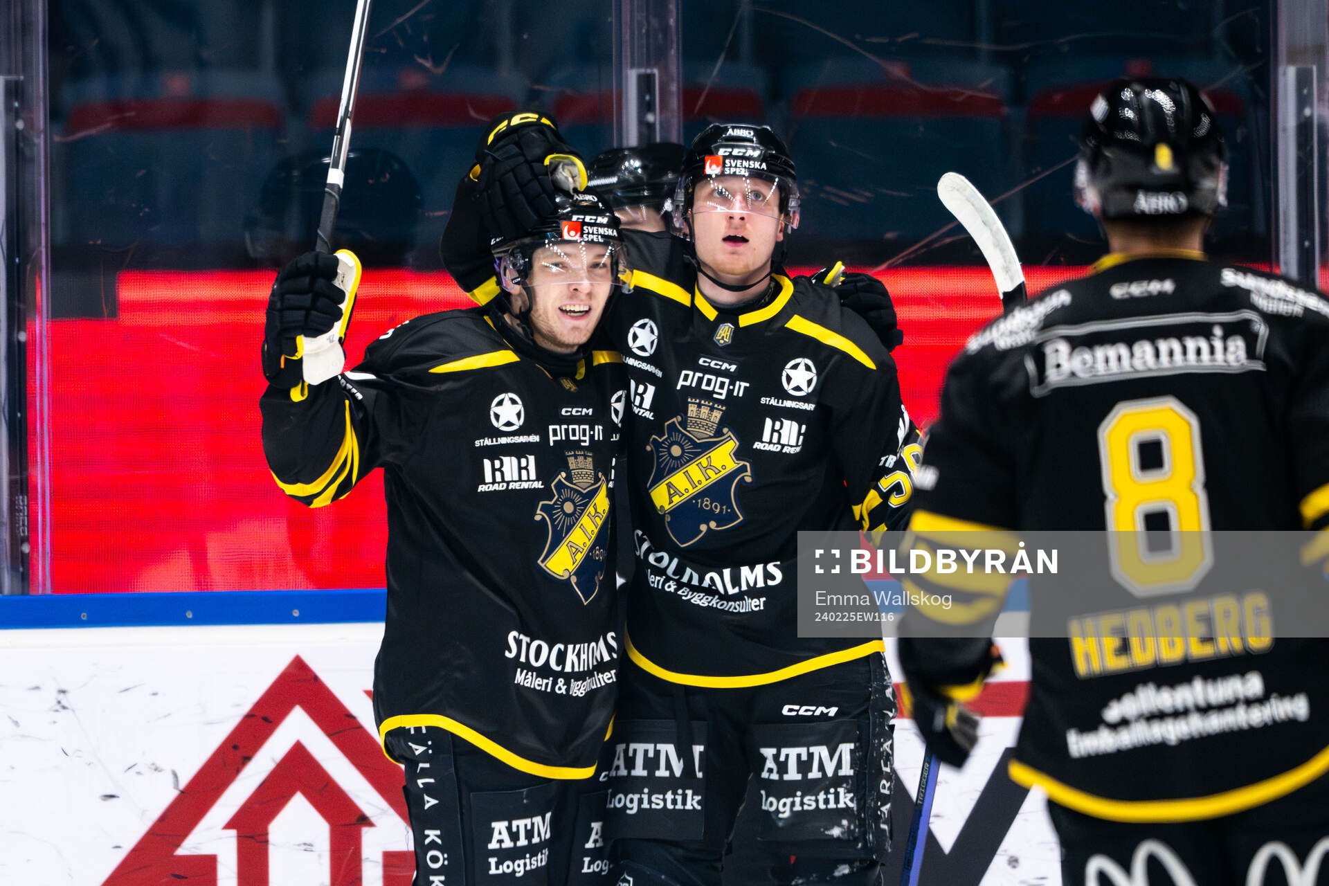 AIKs Zion Nybeck och Oskar Magnusson jublar