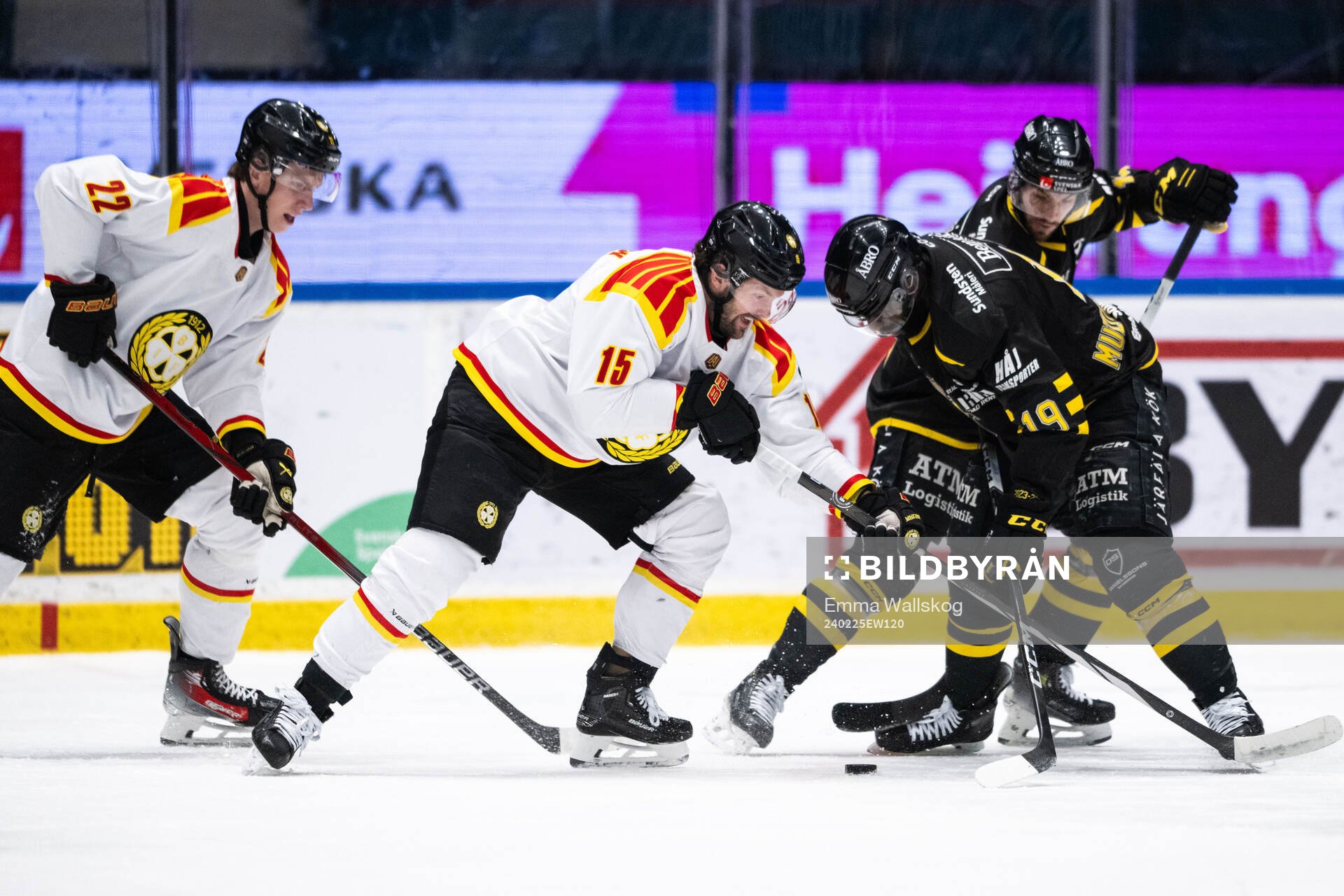 Brynäs Kasper Larsen och Simon Bertilsson mot AIKs Daniel