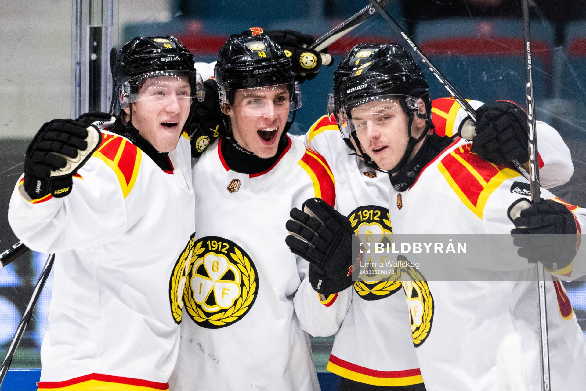 Brynäs Noel Nordh jublar med Anton Ohlsson, Theo Lindstein