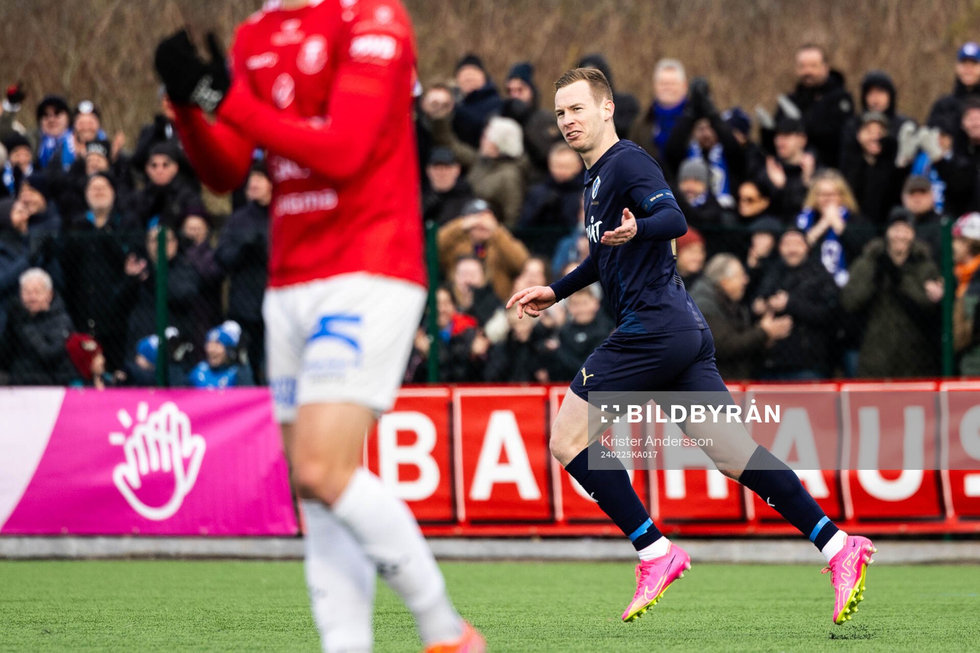 Halmstads Gisli Eyjolfsson jublar