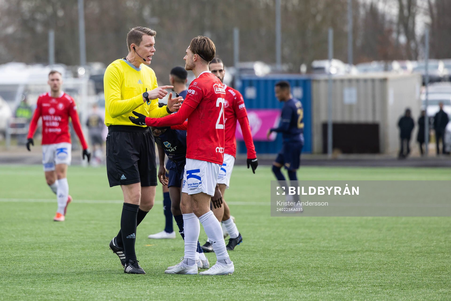 Domare Oscar Johnson och Trelleborgs Felix Hörberg