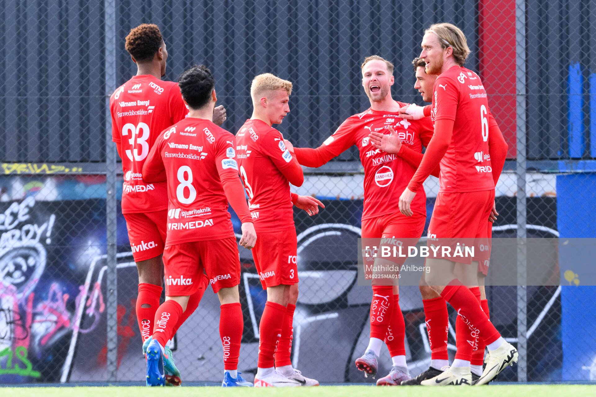 Värnamos spelare jublar