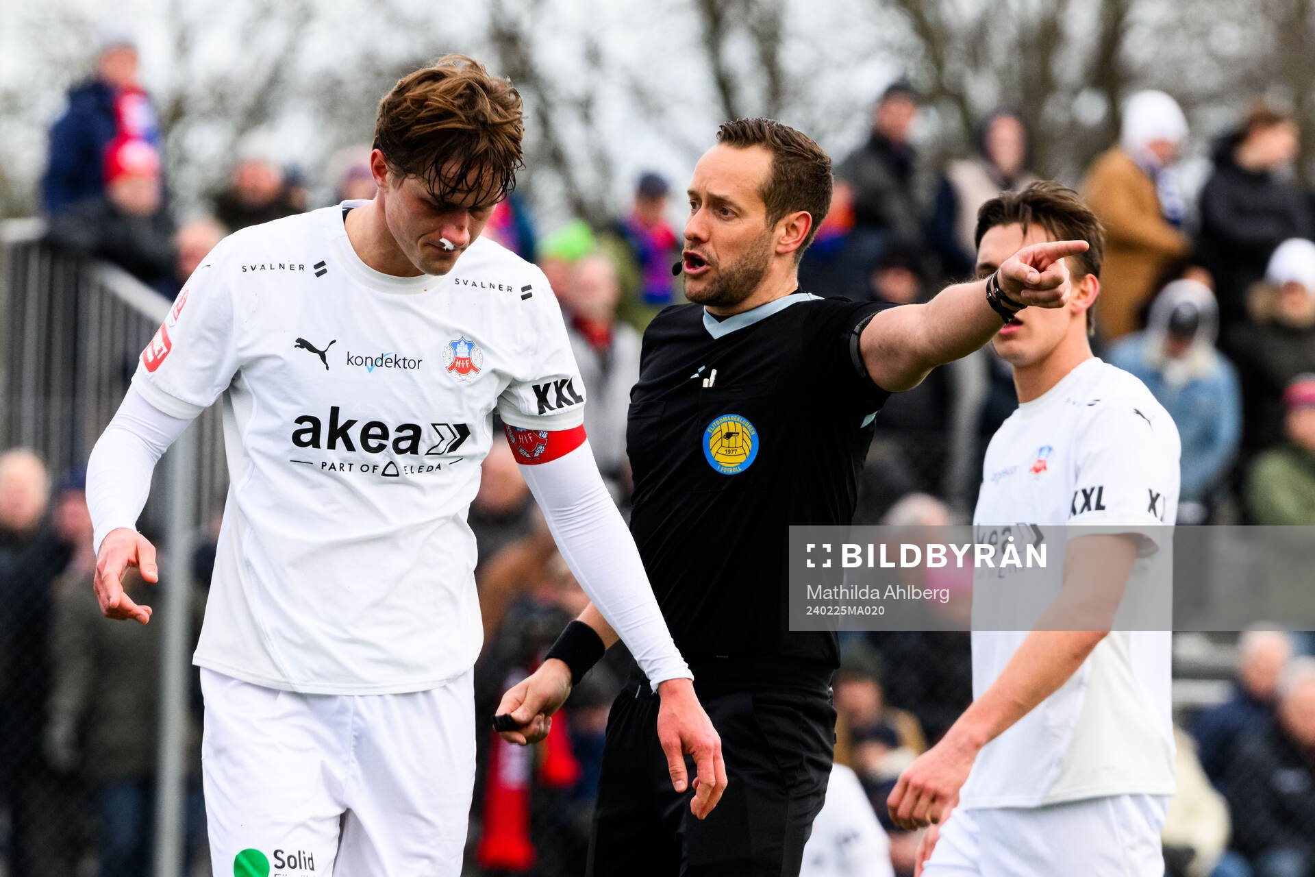 Helsingborgs Thomas Pauck Rogne och Domare Victor Wolf