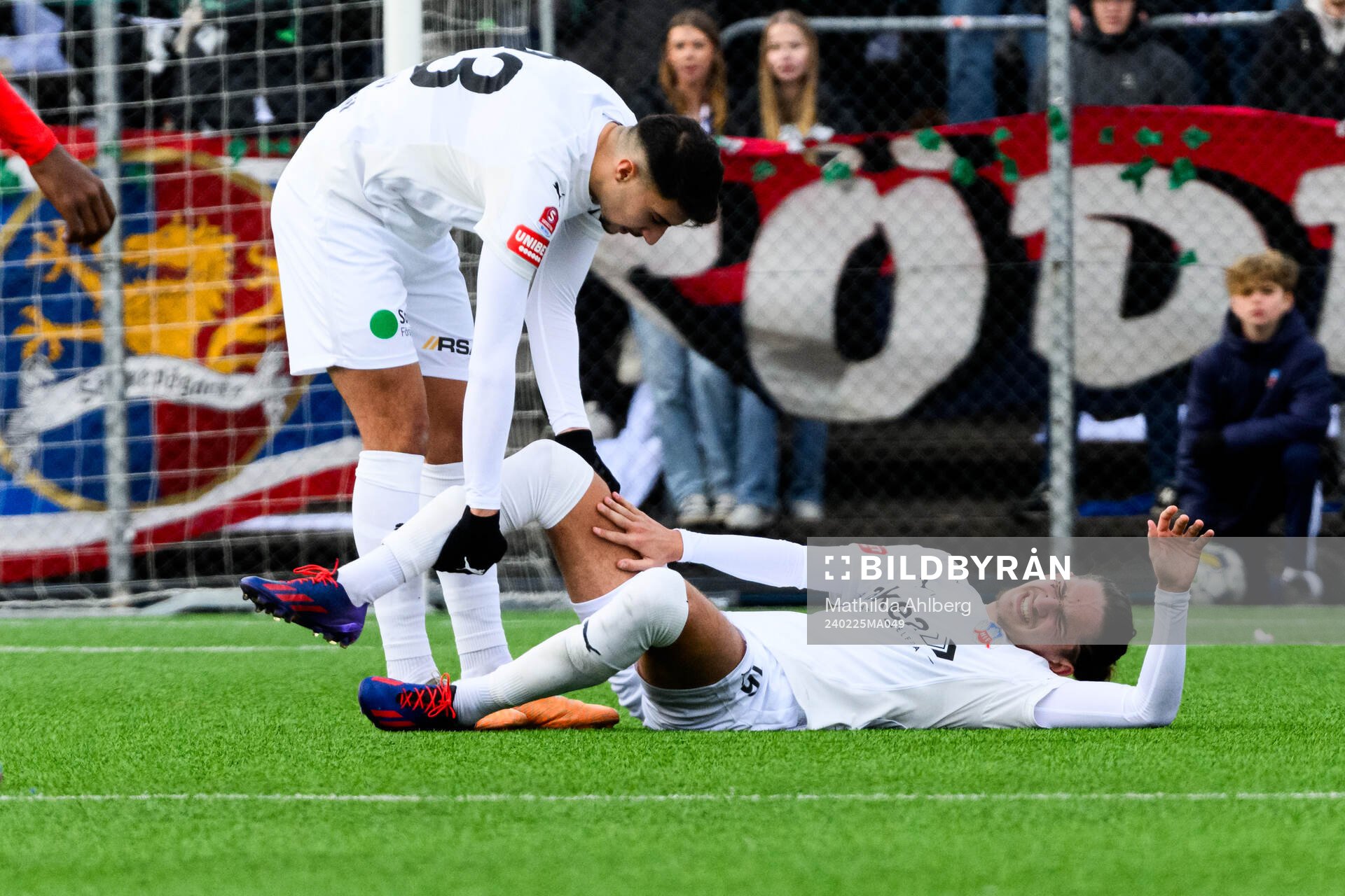 Helsingborgs Ervin Gigovic har ont under fotbollsmatchen i Svenska Cupen mellan Helsingborg och Värnamo den 25 februari 2024 i Helsingborg.
