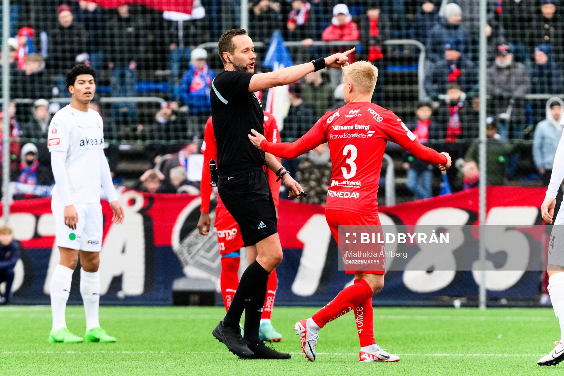 Domare Victor Wolf och Värnamos Viktor Bergh
