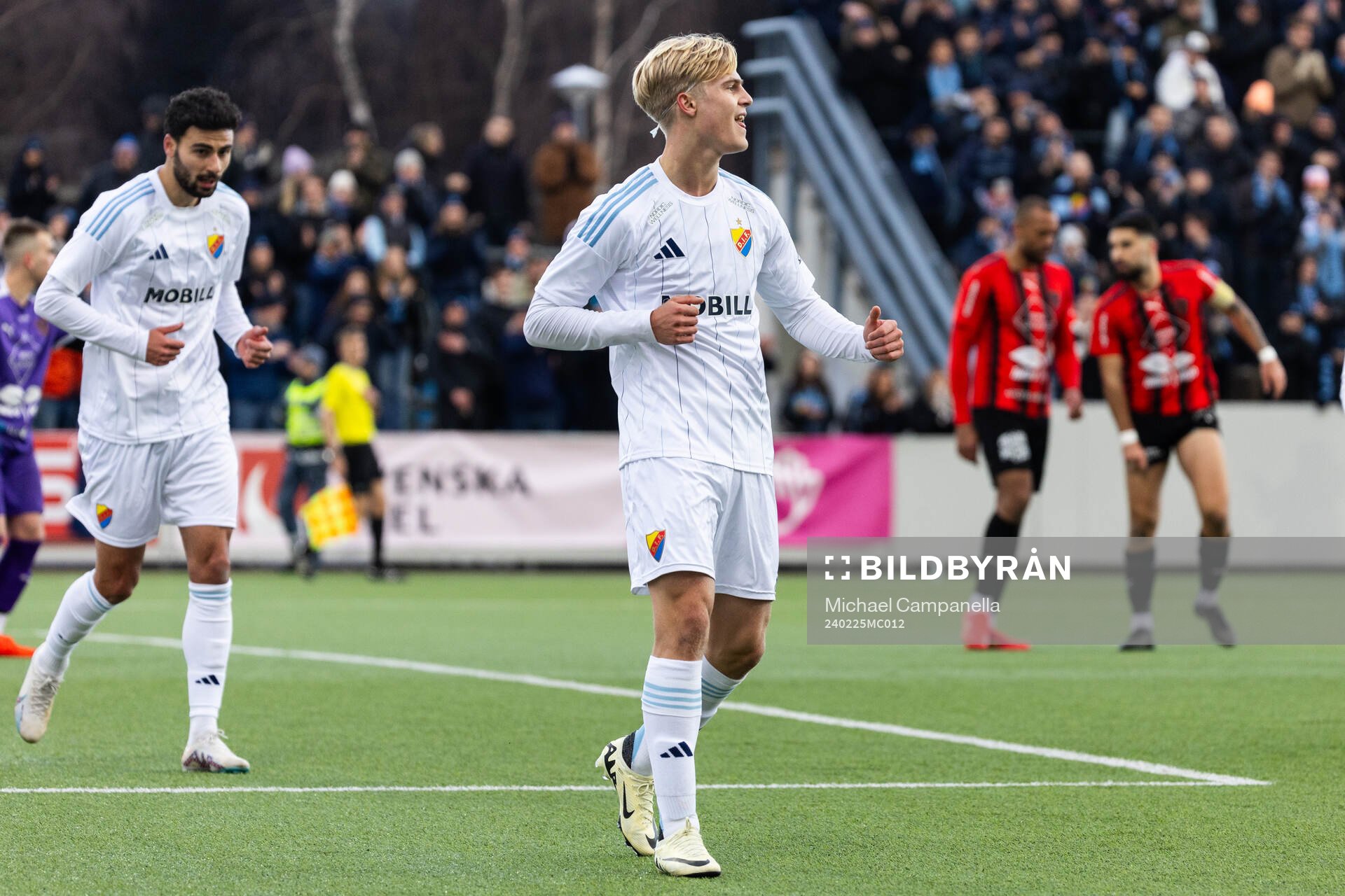 Djurgårdens Lucas Bergvall jublar