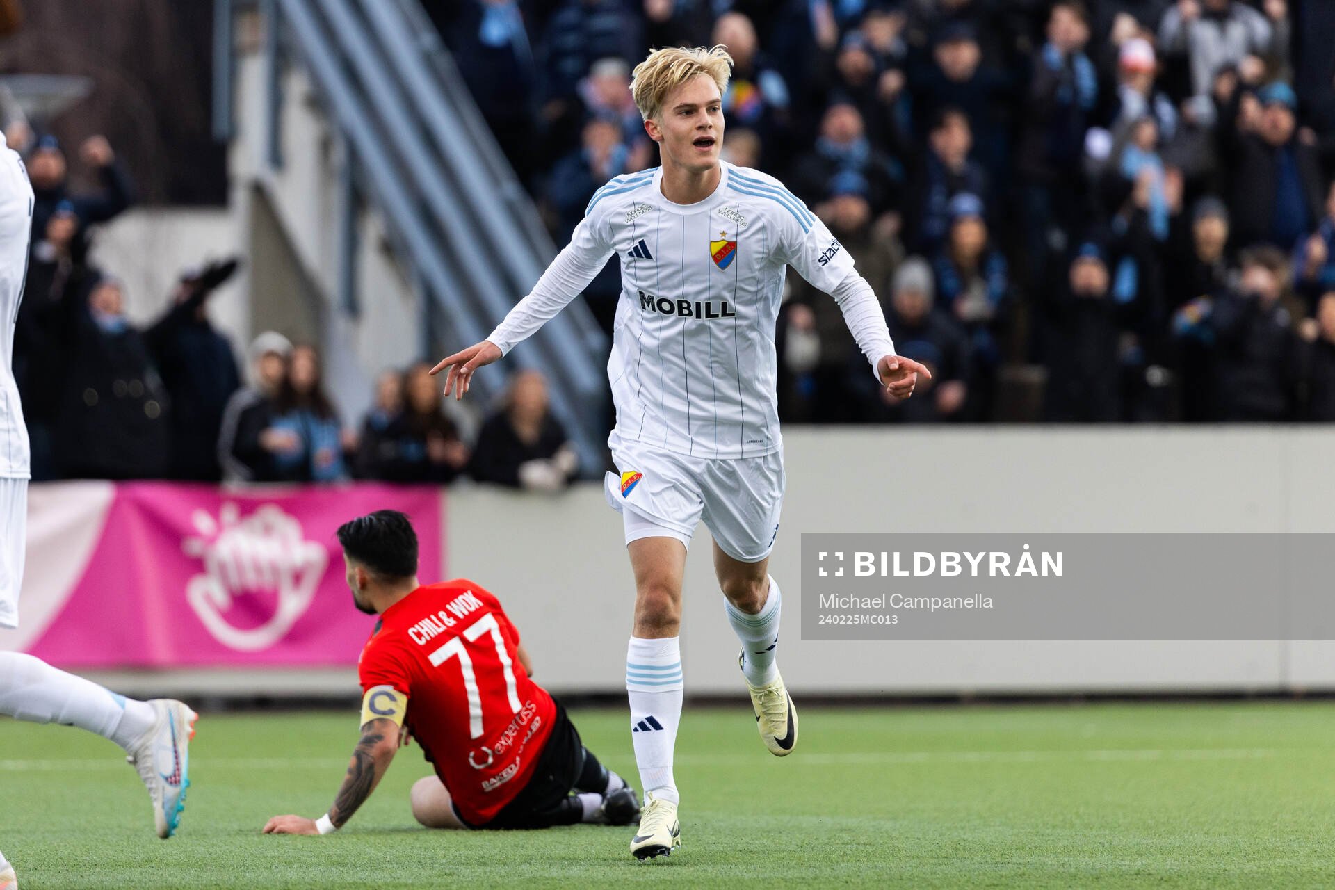 Djurgårdens Lucas Bergvall jublar