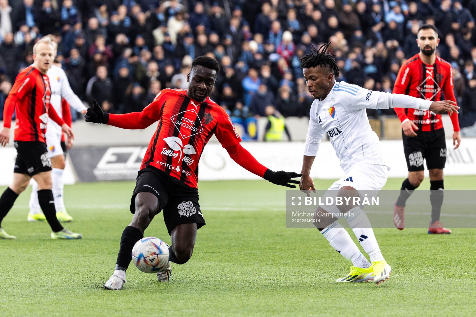 Nordic Uniteds Emmanuel Swedi och Djurgårdens Felix Va