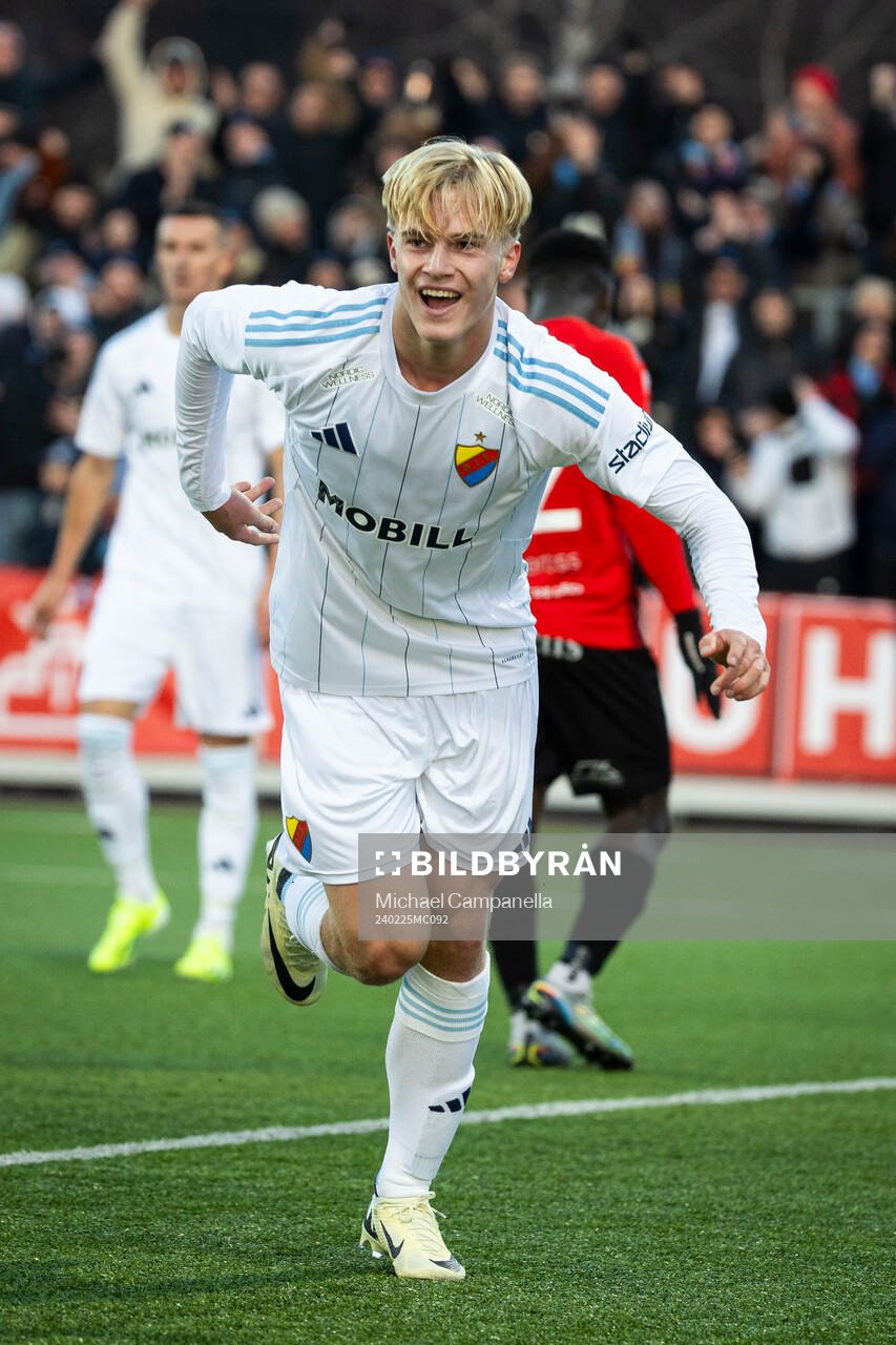 Djurgårdens Lucas Bergvall jublar