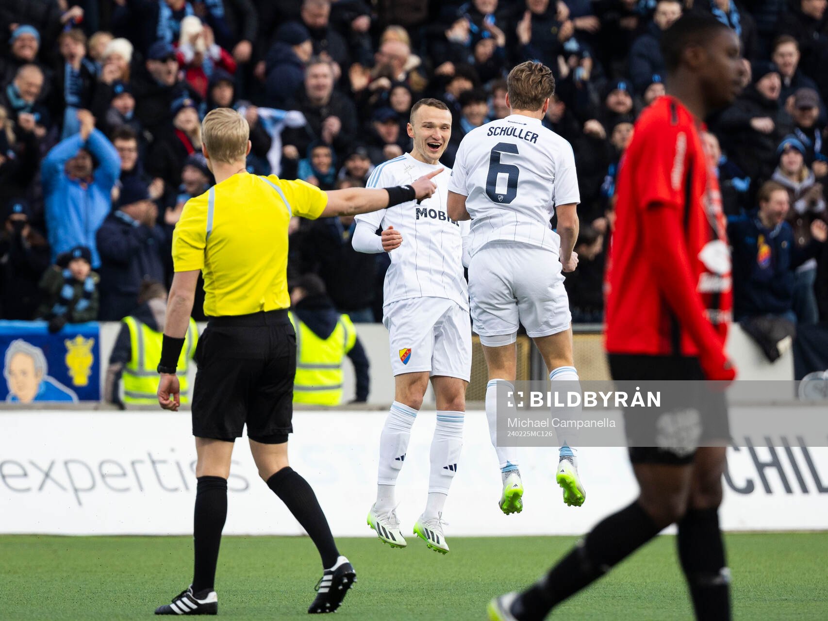 Djurgårdens Rasmus Schuller jublar 0-1 målet