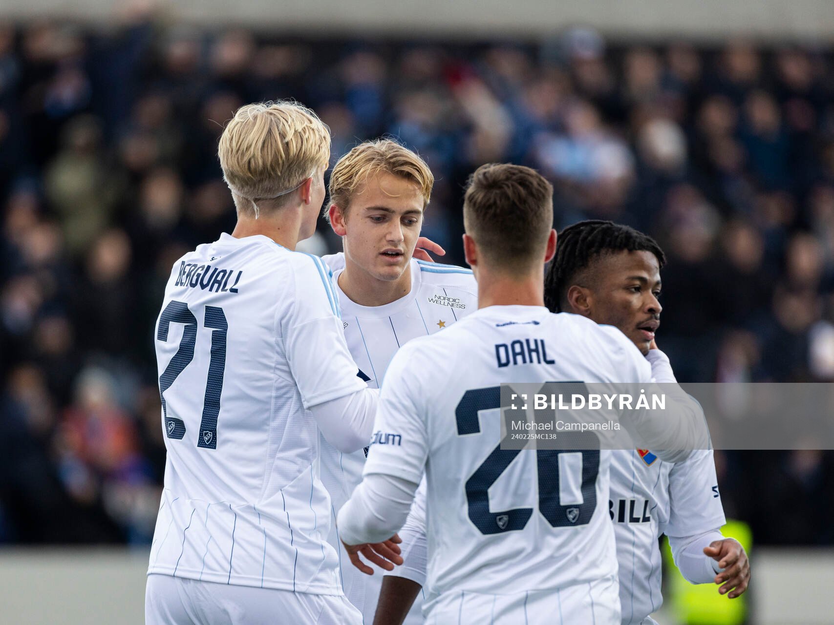 Djurgårdens Lucas Bergvall jublar 0-2 målet med Oskar