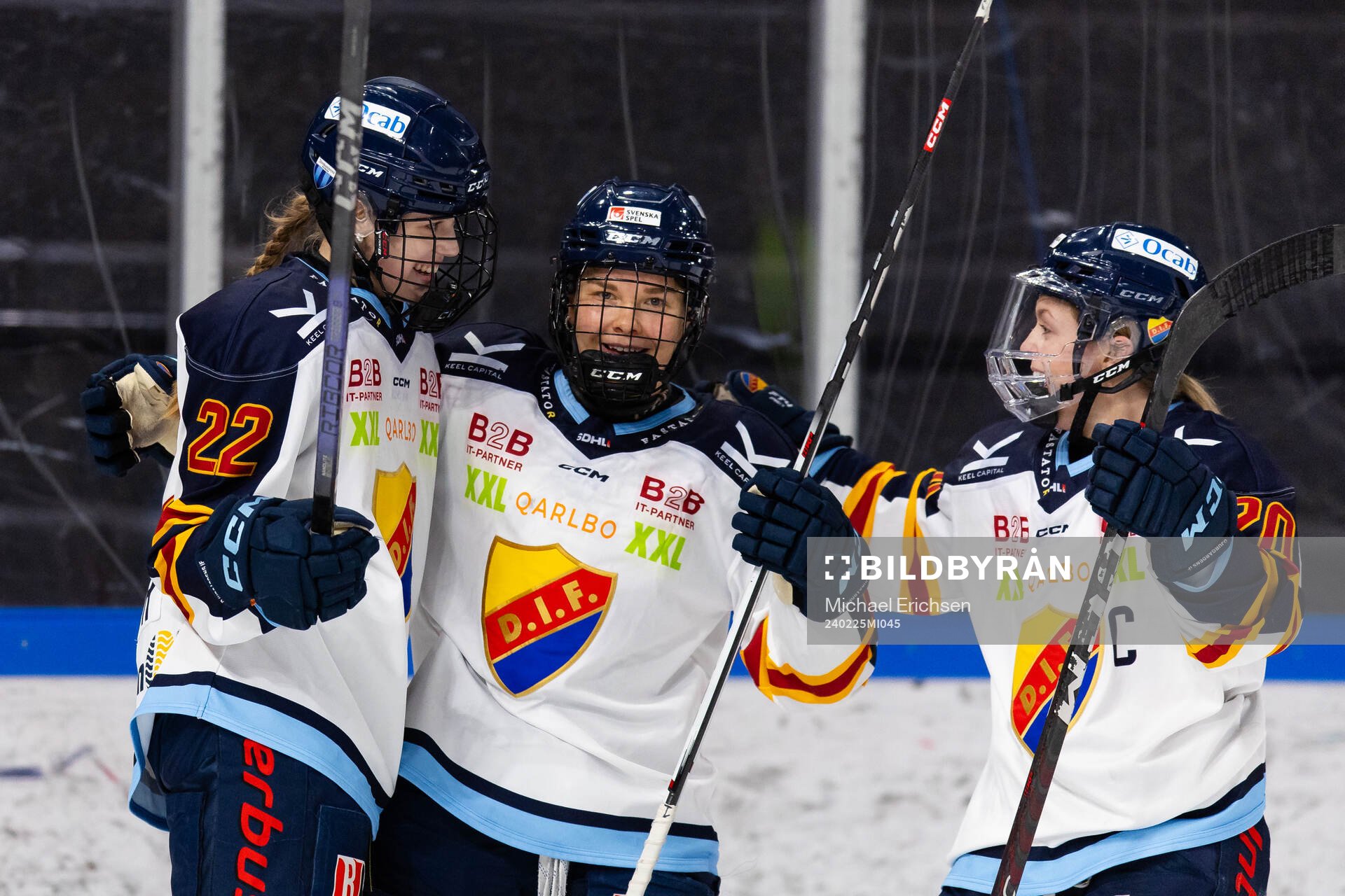 Djurgårdens Tereza Plosova jublar med lagkamrater