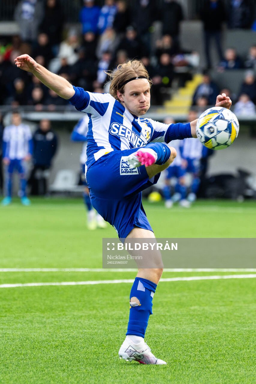 IFK Göteborgs Oscar Pettersson under fotbollsmatchen i Svenska Cupen mellan IFK Göteborg och Skövde AIK den 25 februari 2024 i Göteborg.