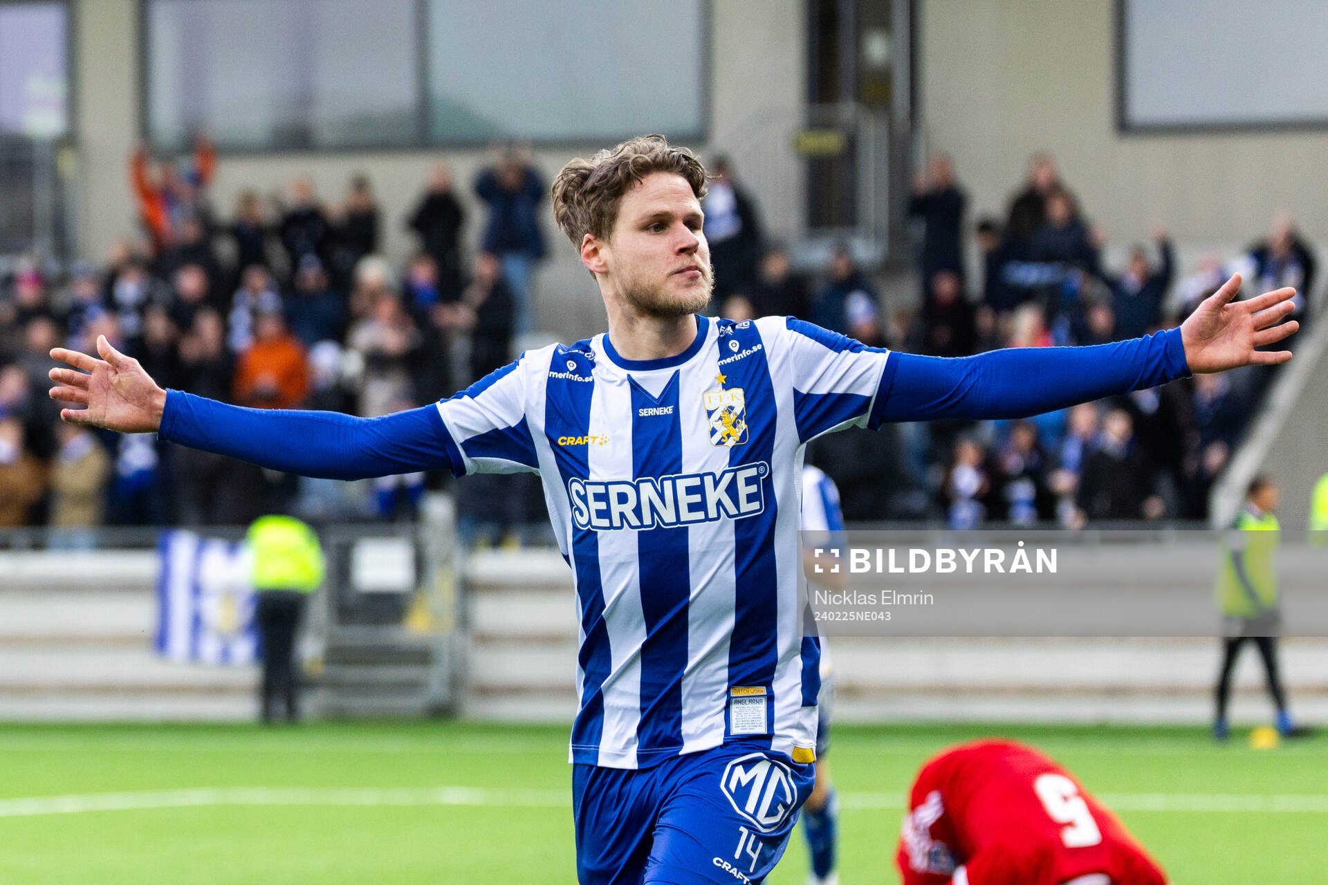 IFK Göteborgs Gustaf Norlin jublar efter 1-0 under fotbollsmatchen i Svenska Cupen mellan IFK Göteborg och Skövde AIK den 25 februari 2024 i Göteborg.