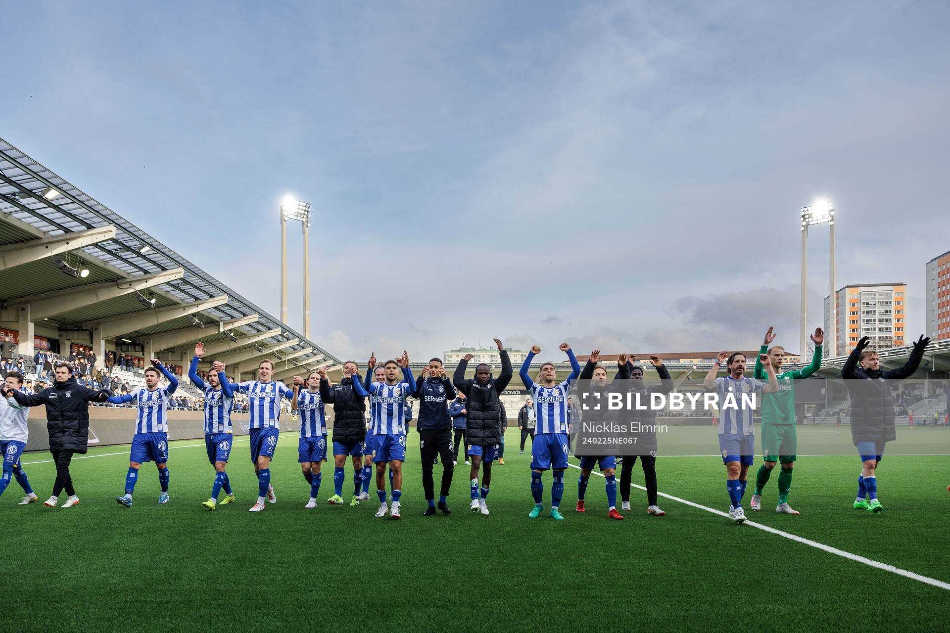 IFK Göteborgs spelare tackar publiken