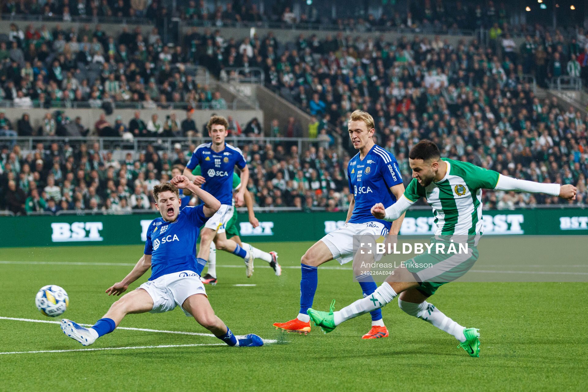 GIF Sundsvalls Edvard Carrick och Hammarbys Abdelrahman