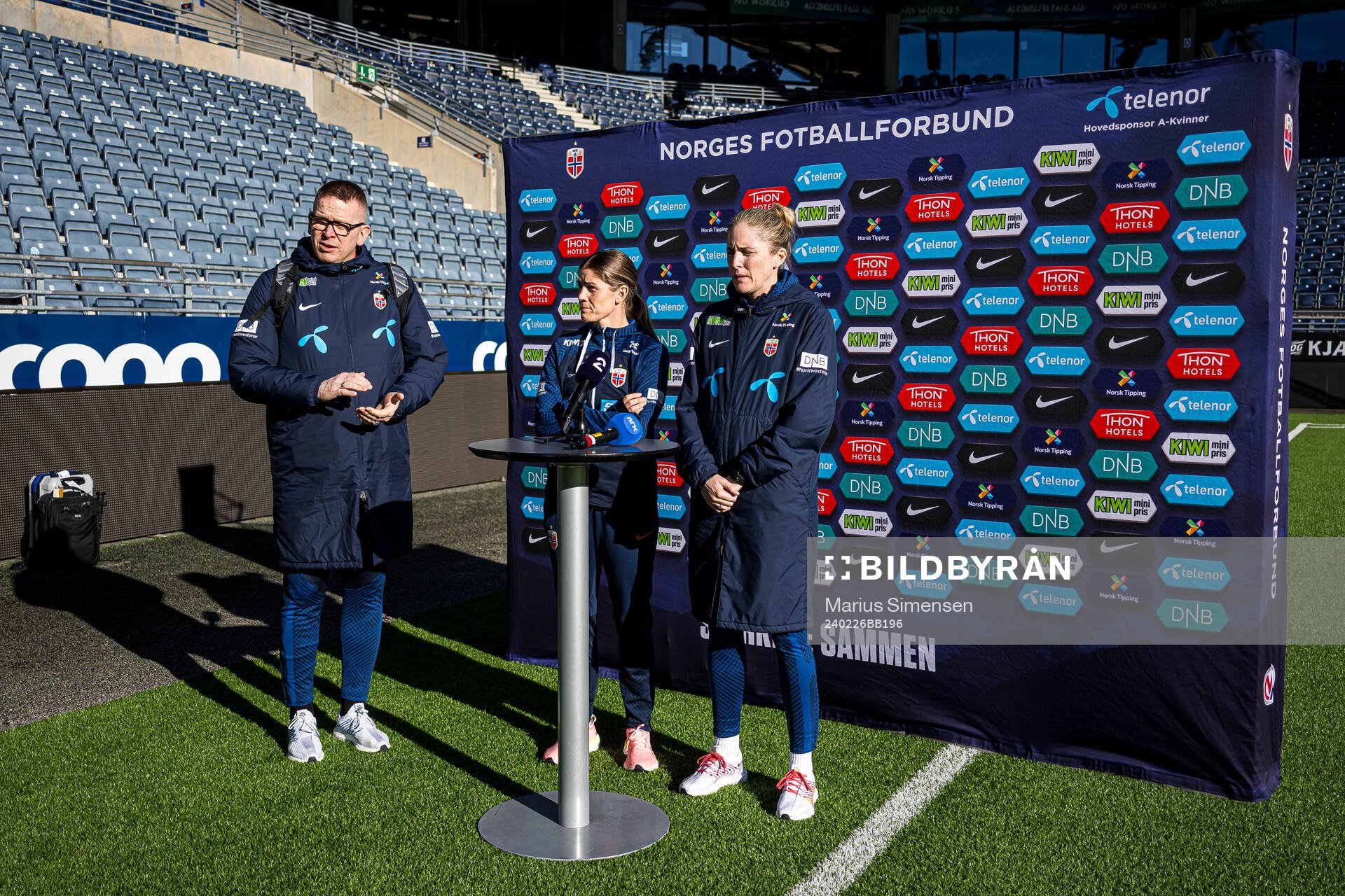 Maren Nævdal Mjelde and Head coach Gemma Grainger of the