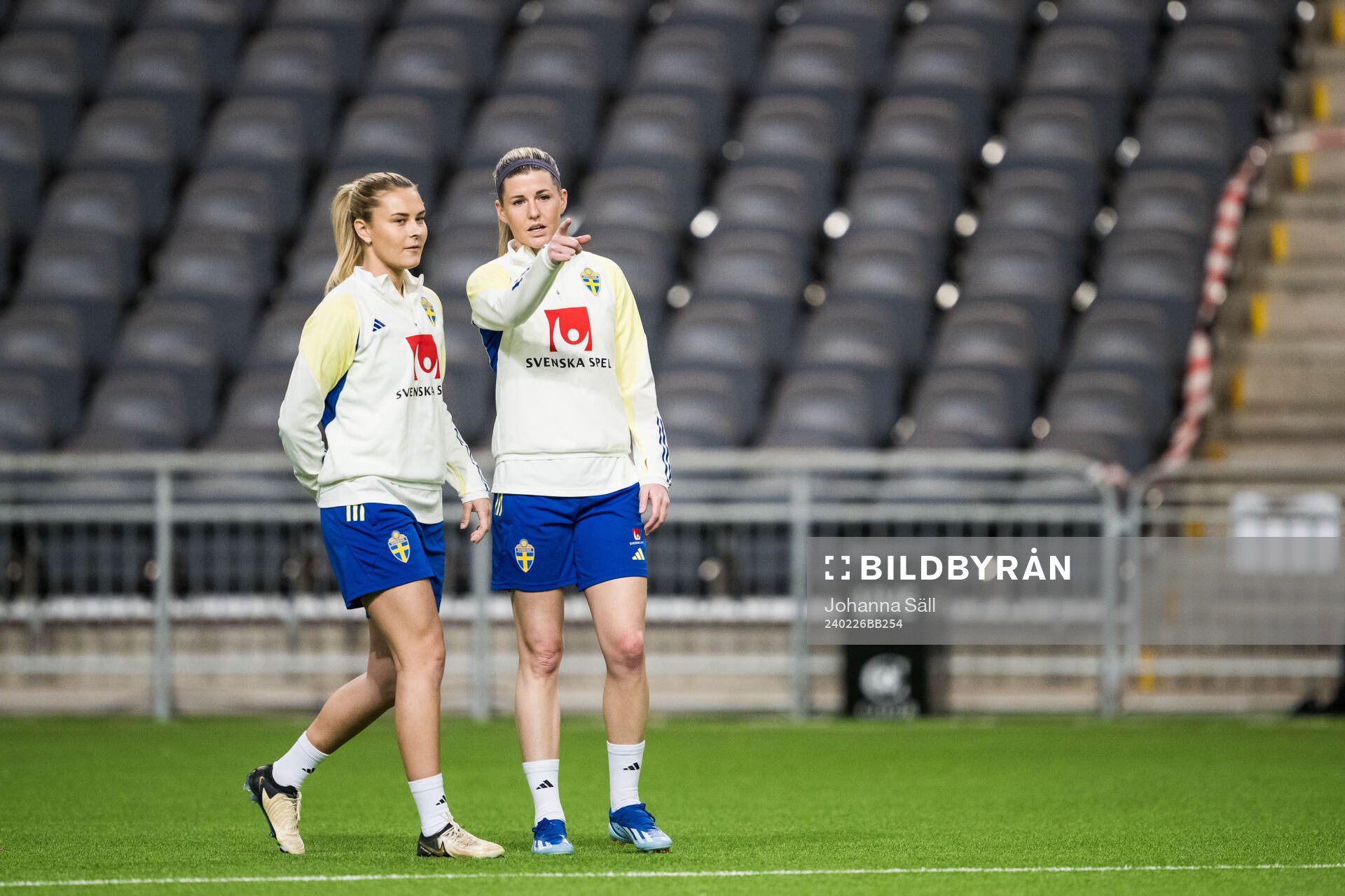 Amanda Nildén and Olivia Schough of Sweden