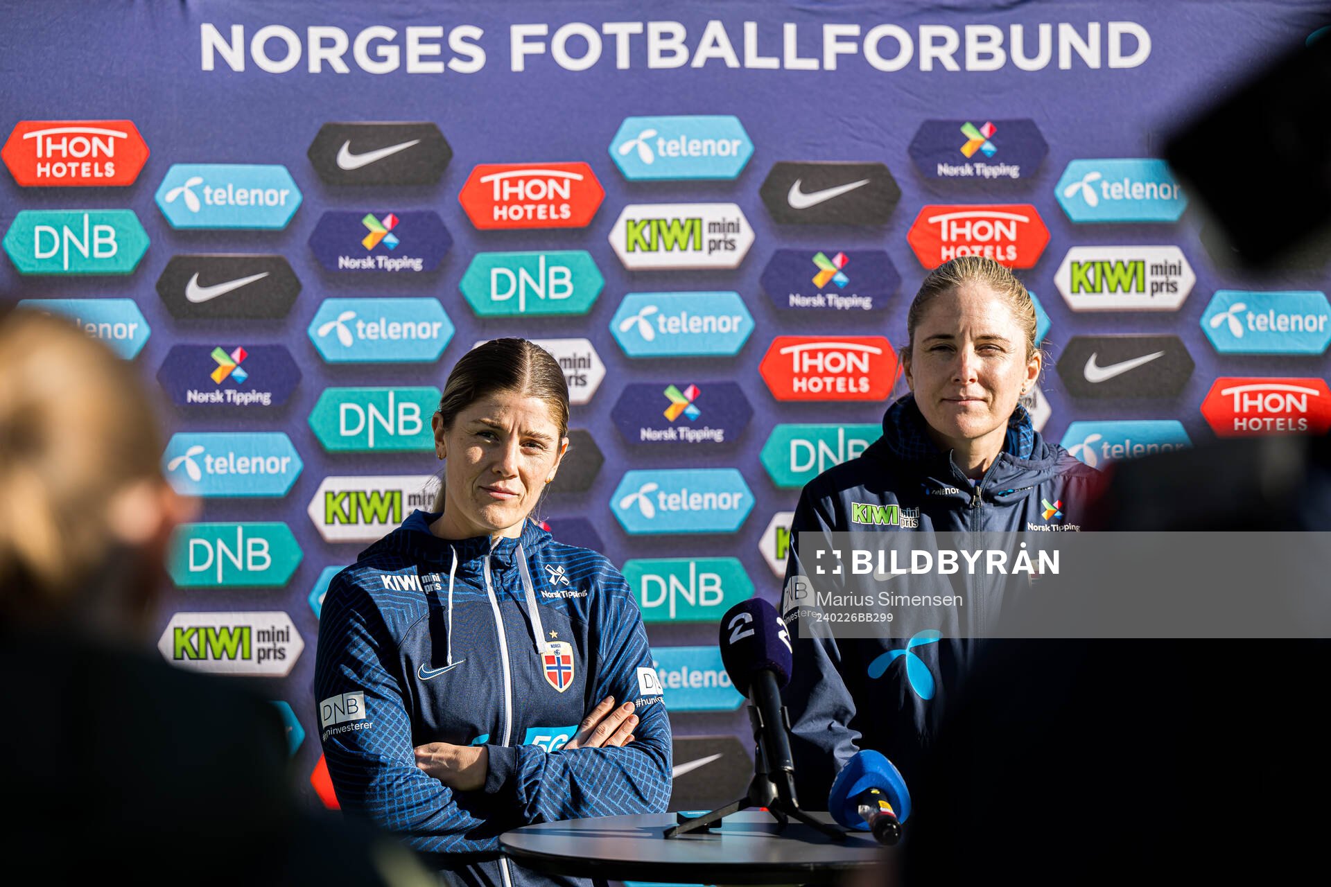 Maren Nævdal Mjelde and head coach Gemma Grainger of the