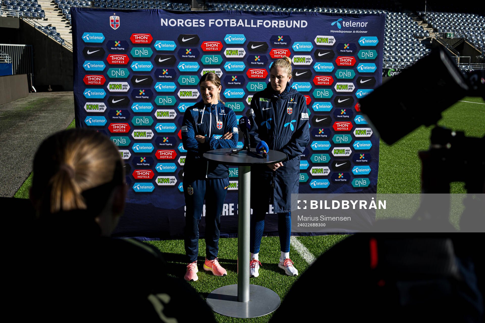 Maren Nævdal Mjelde and Head coach Gemma Grainger of the