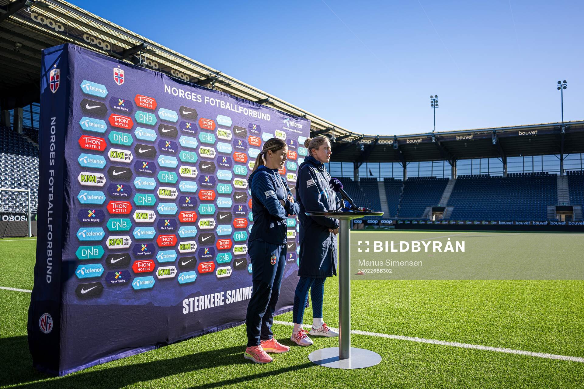 Maren Nævdal Mjelde and Head coach Gemma Grainger of the