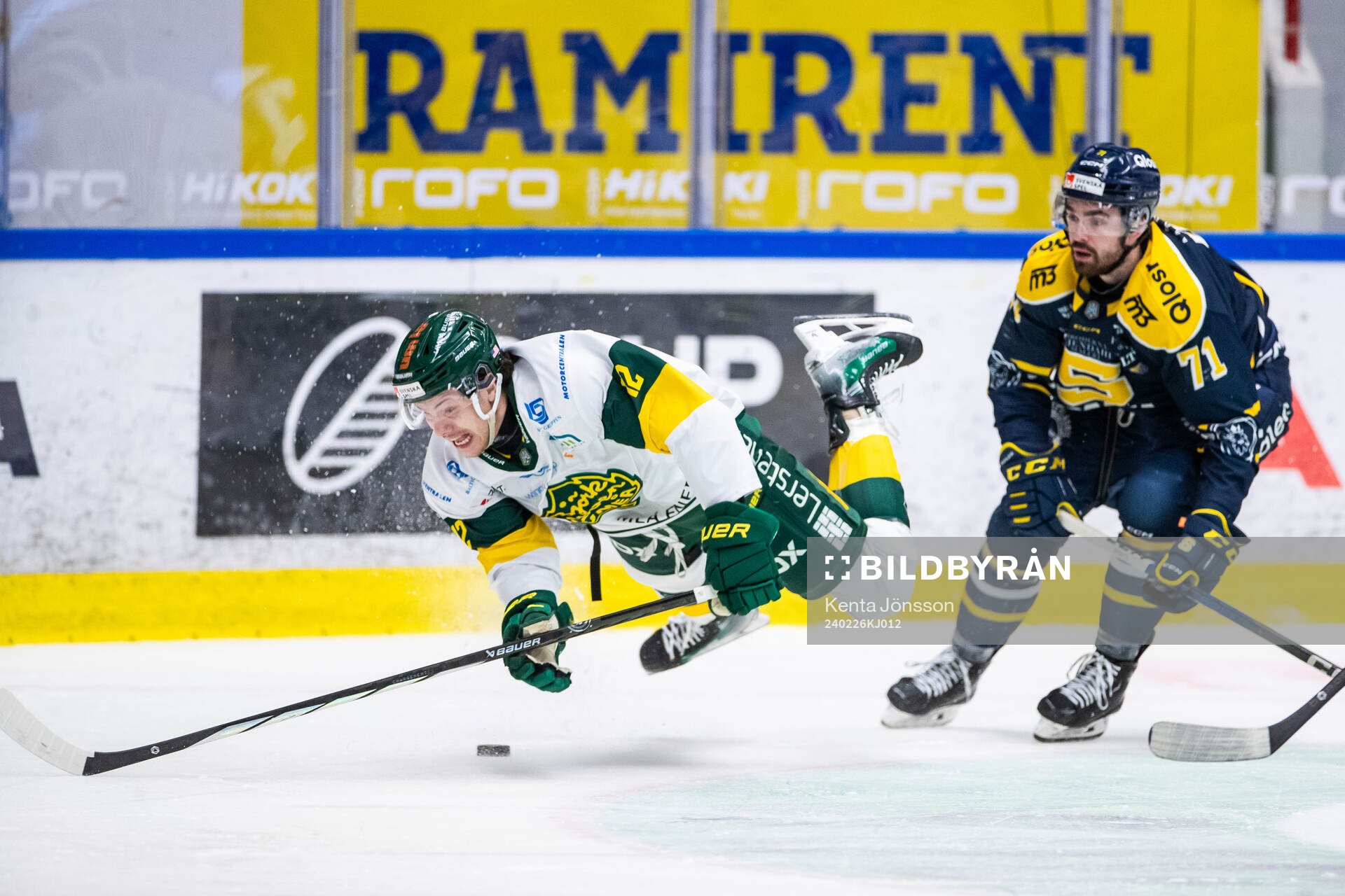 Björklövens Scott Pooley och Södertäljes Dominic Turgeon