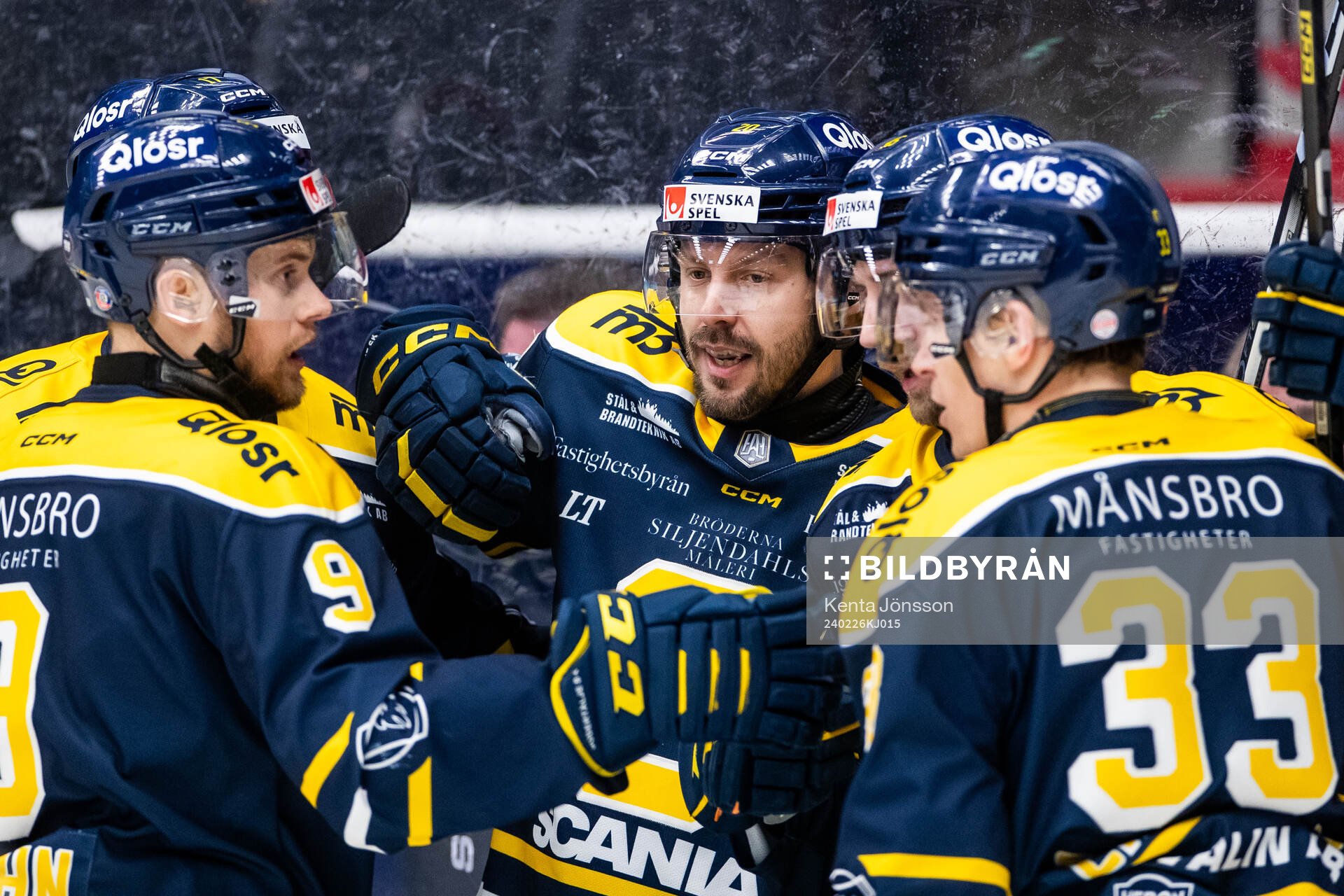 Södertäljes Marcus Eriksson jublar med lagkamrater