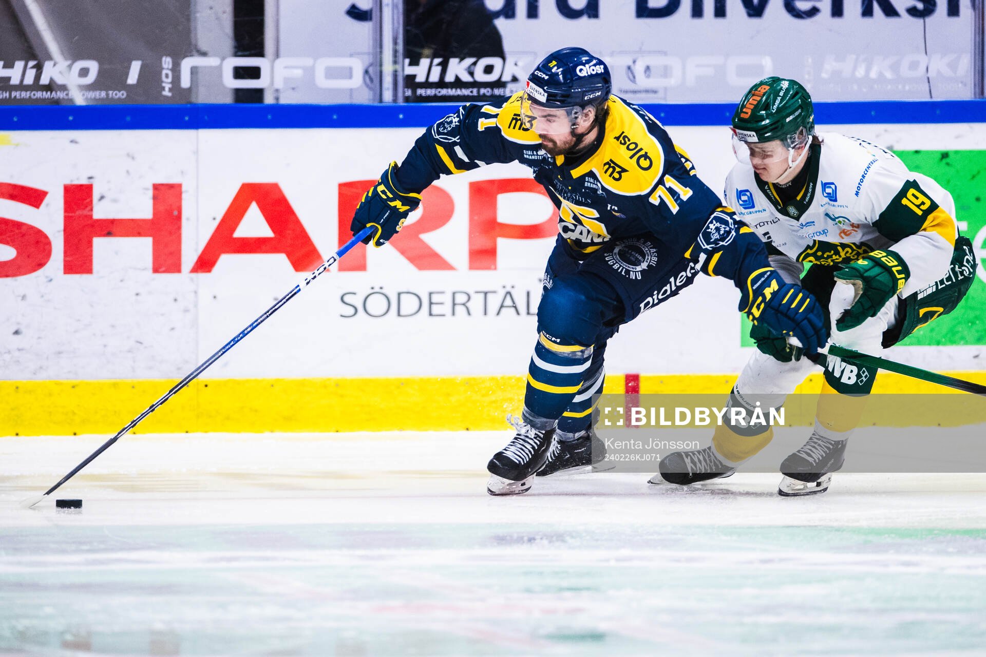 Södertäljes Dominic Turgeon och Björklövens Liam Dower
