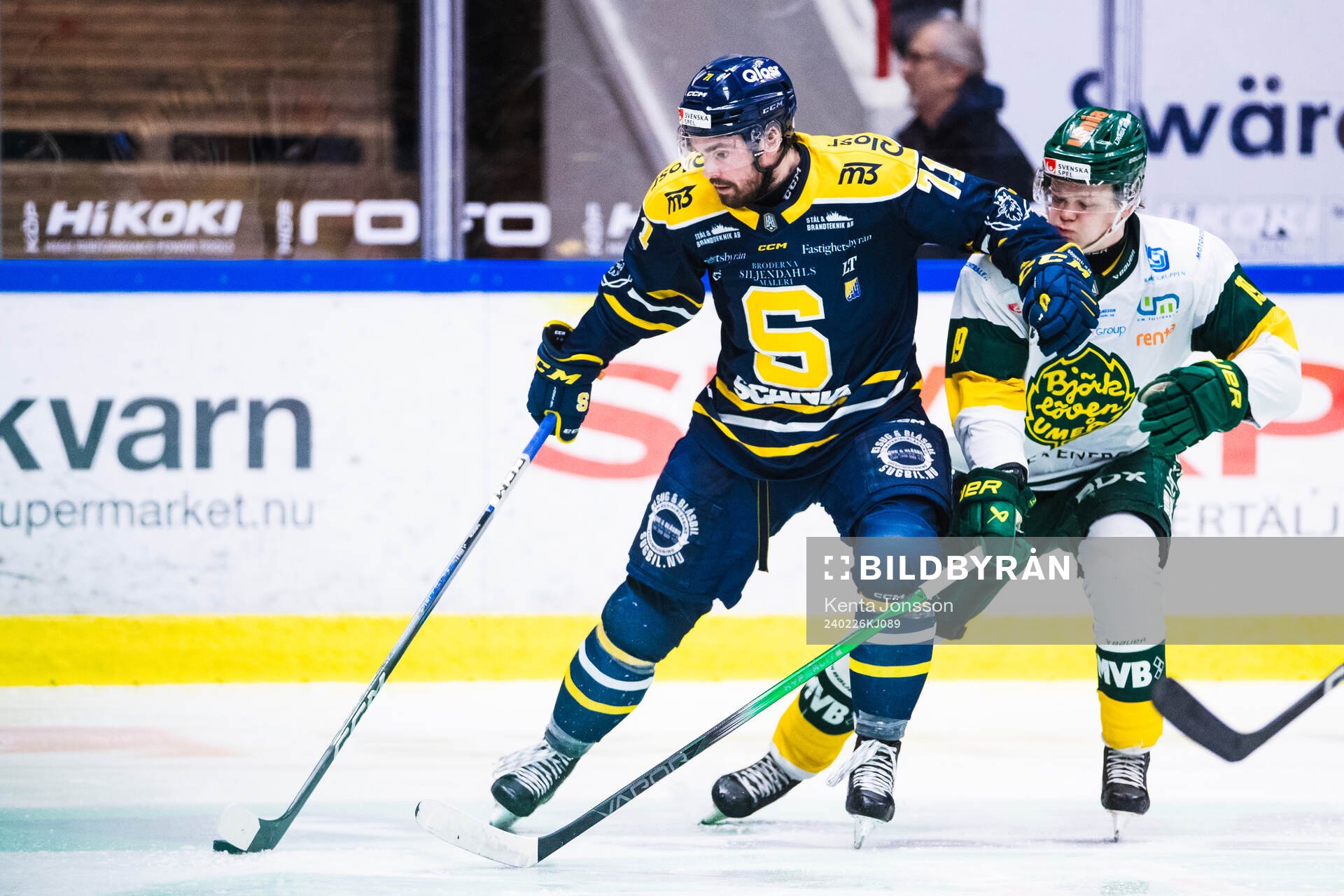 Södertäljes Dominic Turgeon och Björklövens Liam Dower