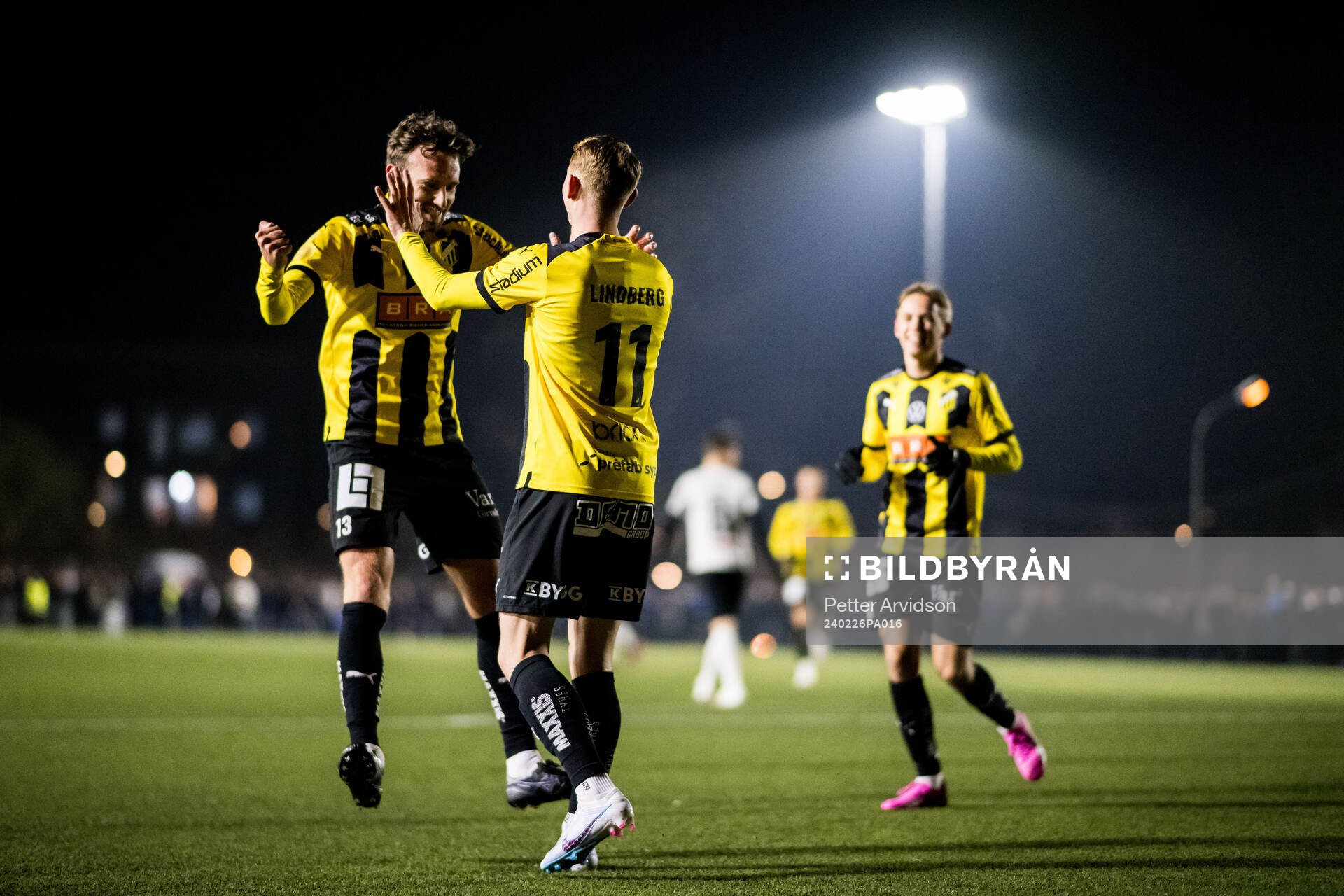 BK Häckens Julius Lindberg och Simon Sandberg jublar