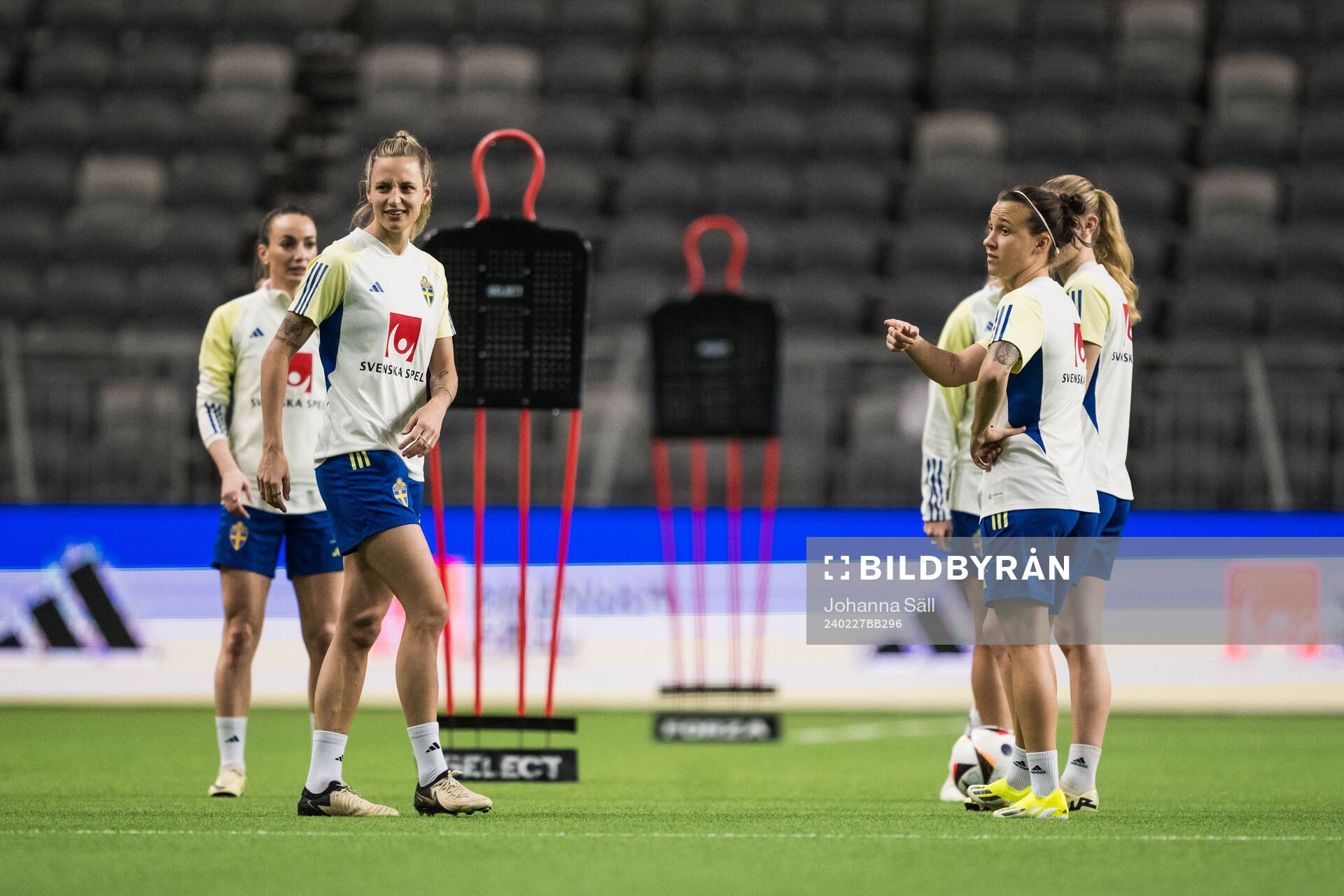 Kosovare Asllani, Nathalie Björn and Julia Zigiotti Olme