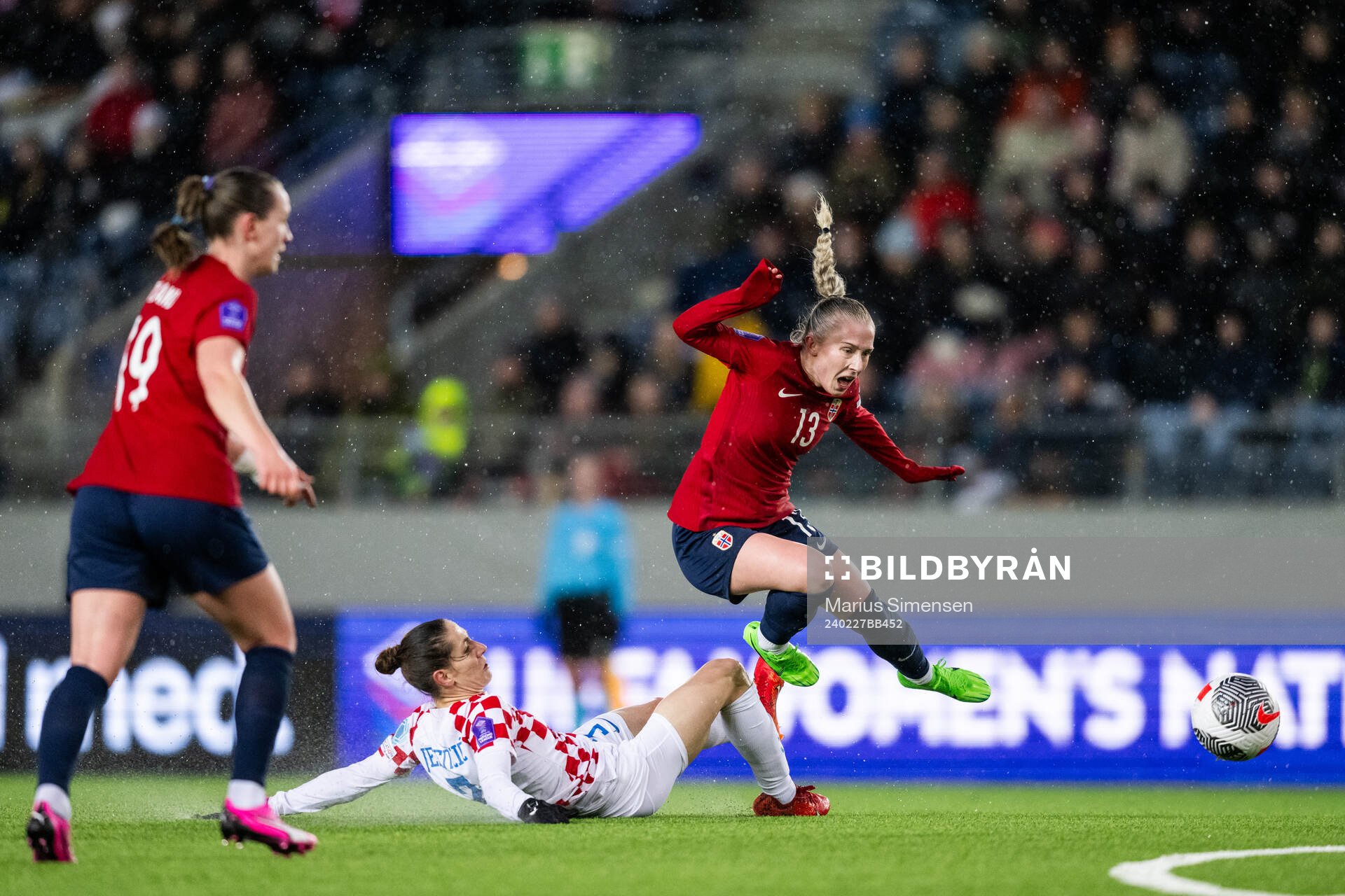Ana Jelenčić of Croatia and Thea Bjelde of Norway