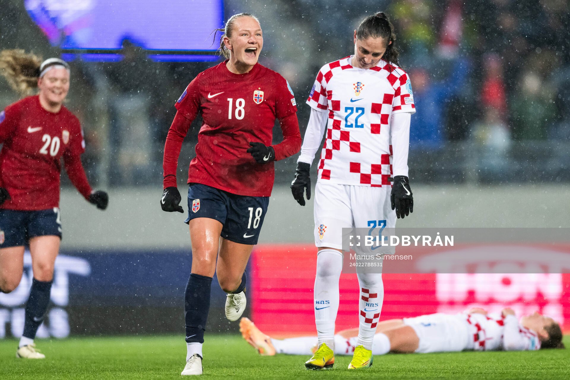 Frida Leonhardsen Maanum of Norway celebrates