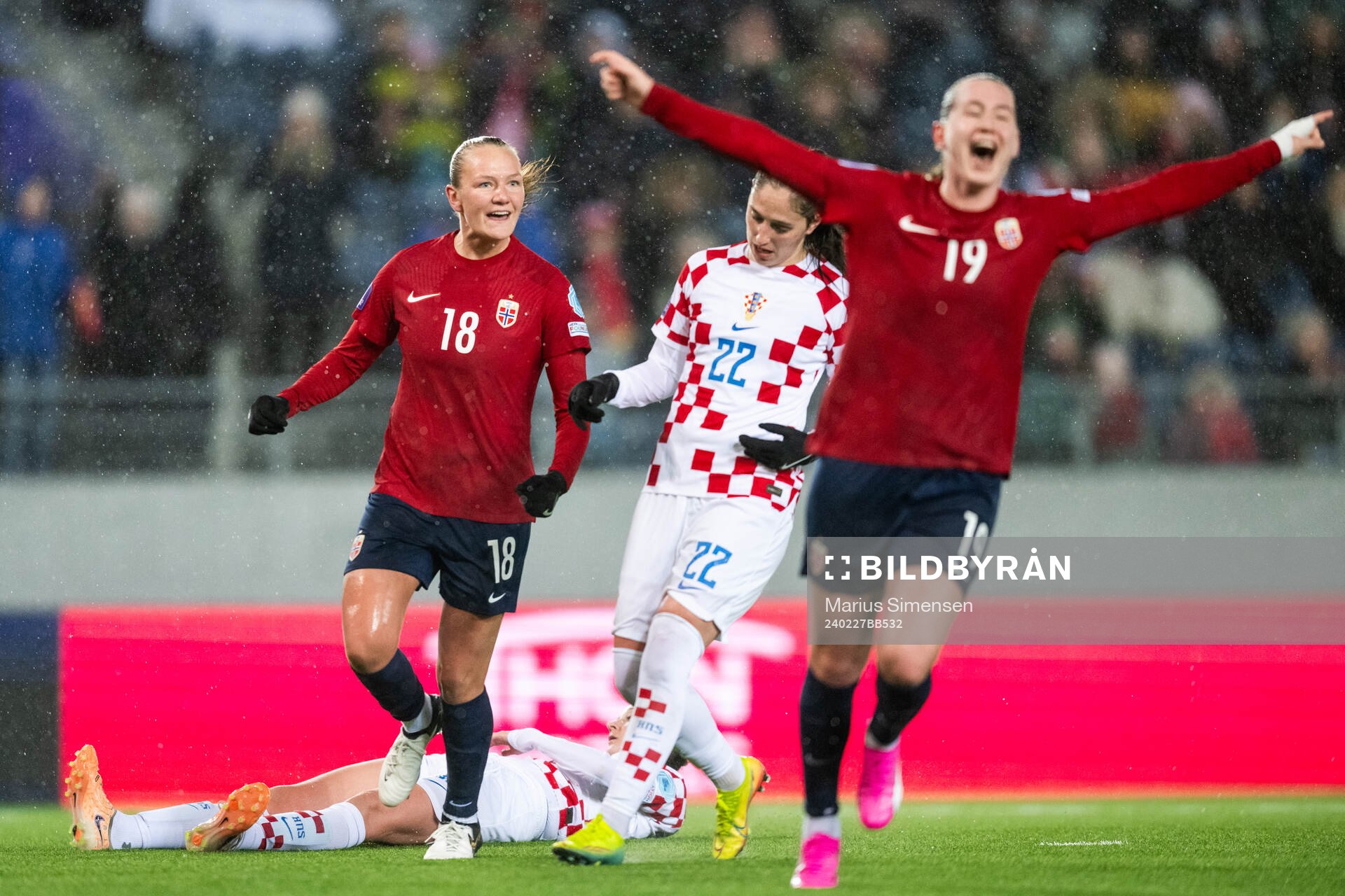 Frida Leonhardsen Maanum of Norway celebrates