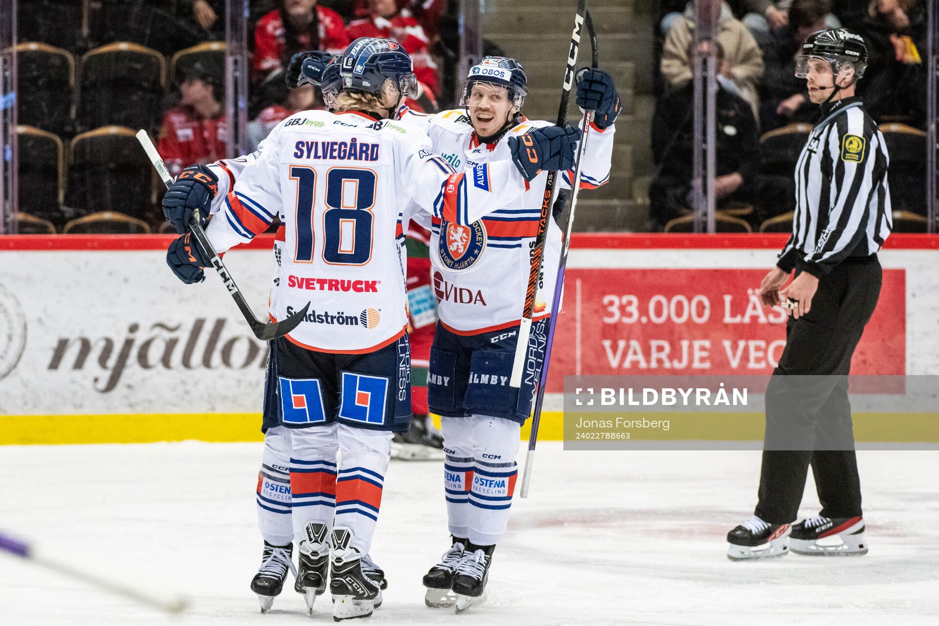 Växjös Marcus Sylvegård jublar med lagkamrater