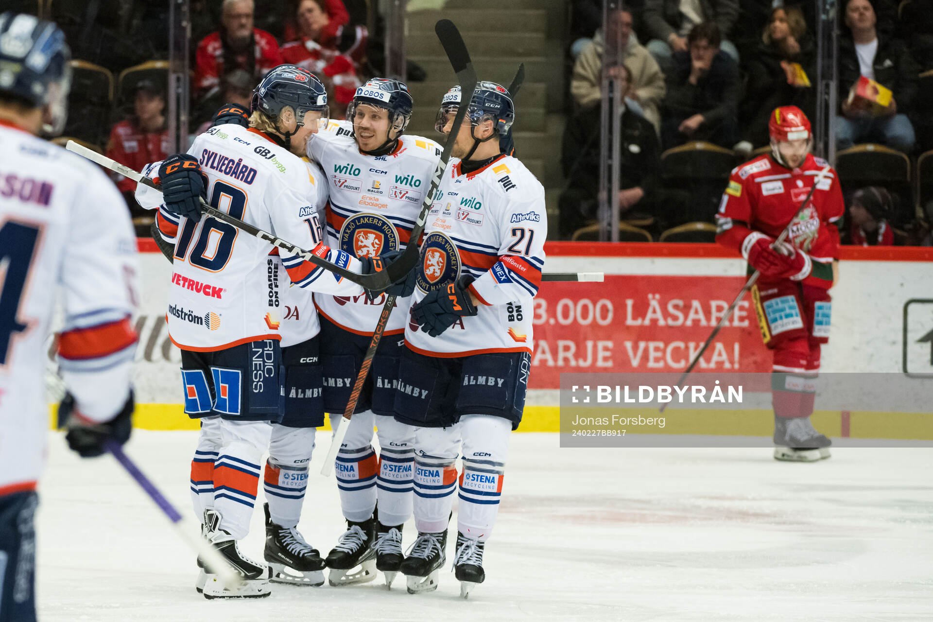 Växjös Marcus Sylvegård jublar med Kalle Kossila