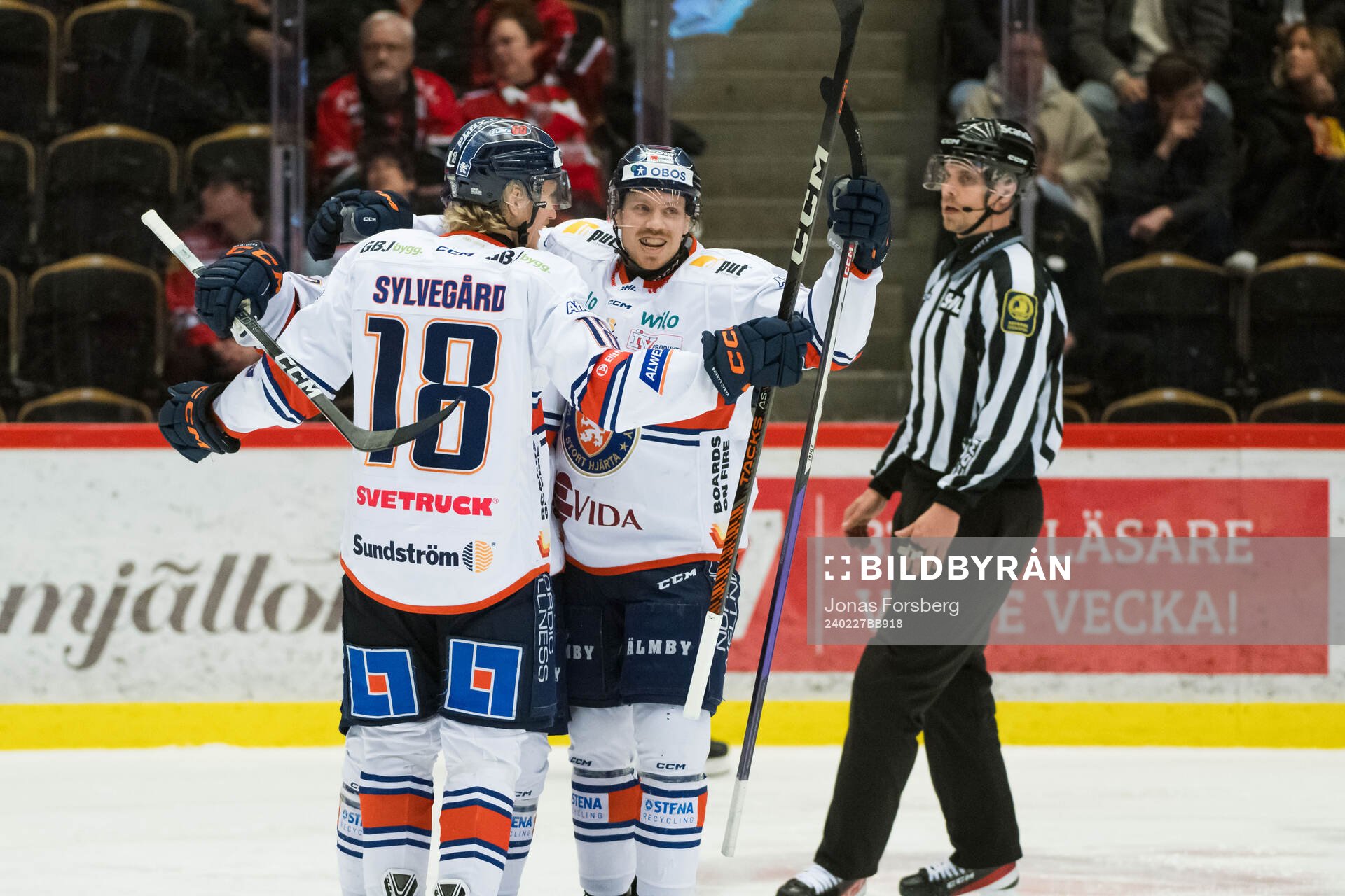Växjös Marcus Sylvegård jublar med Kalle Kossila