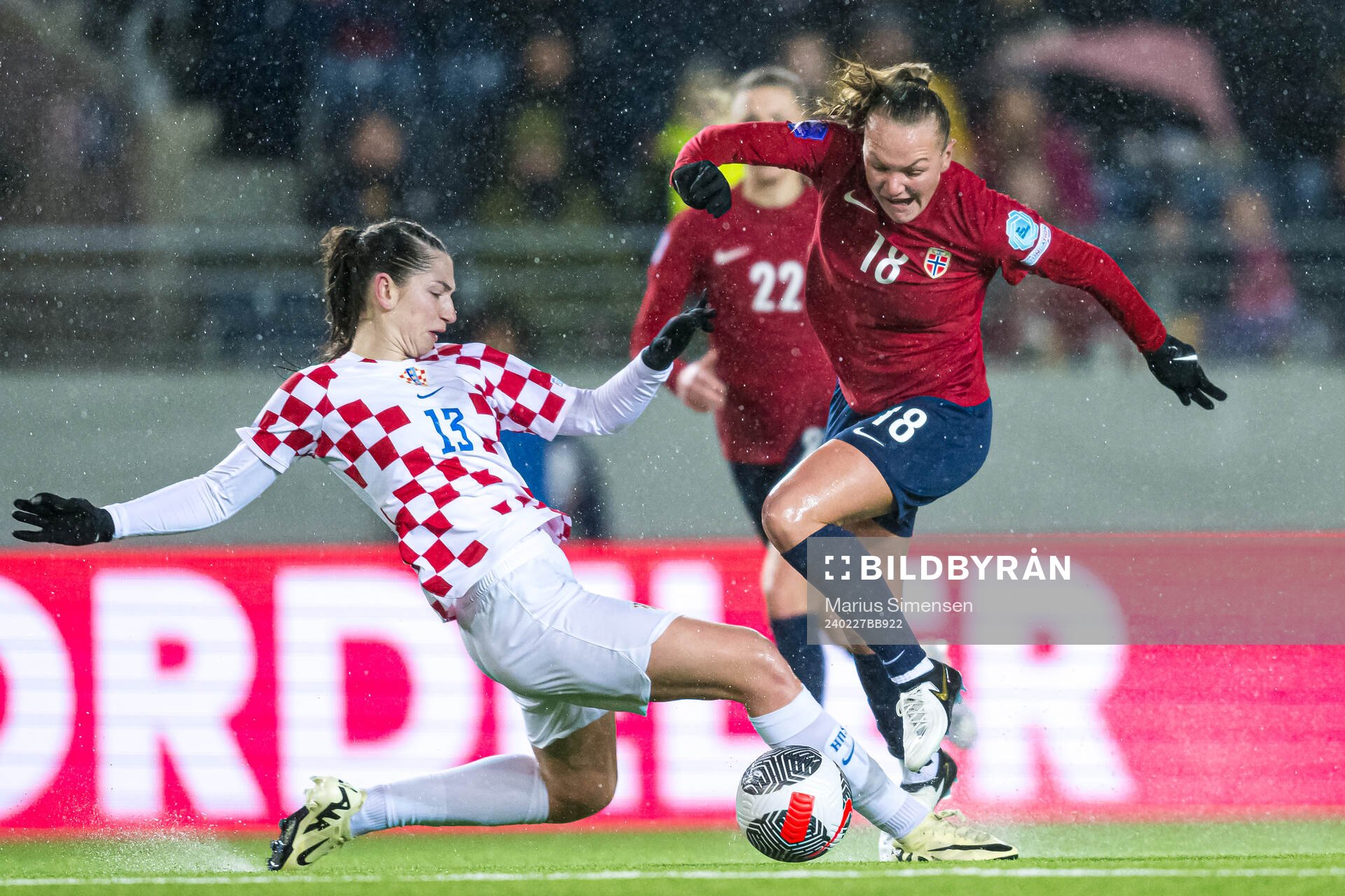 Tea Vračević of Croatia and Frida Leonhardsen Maanum of