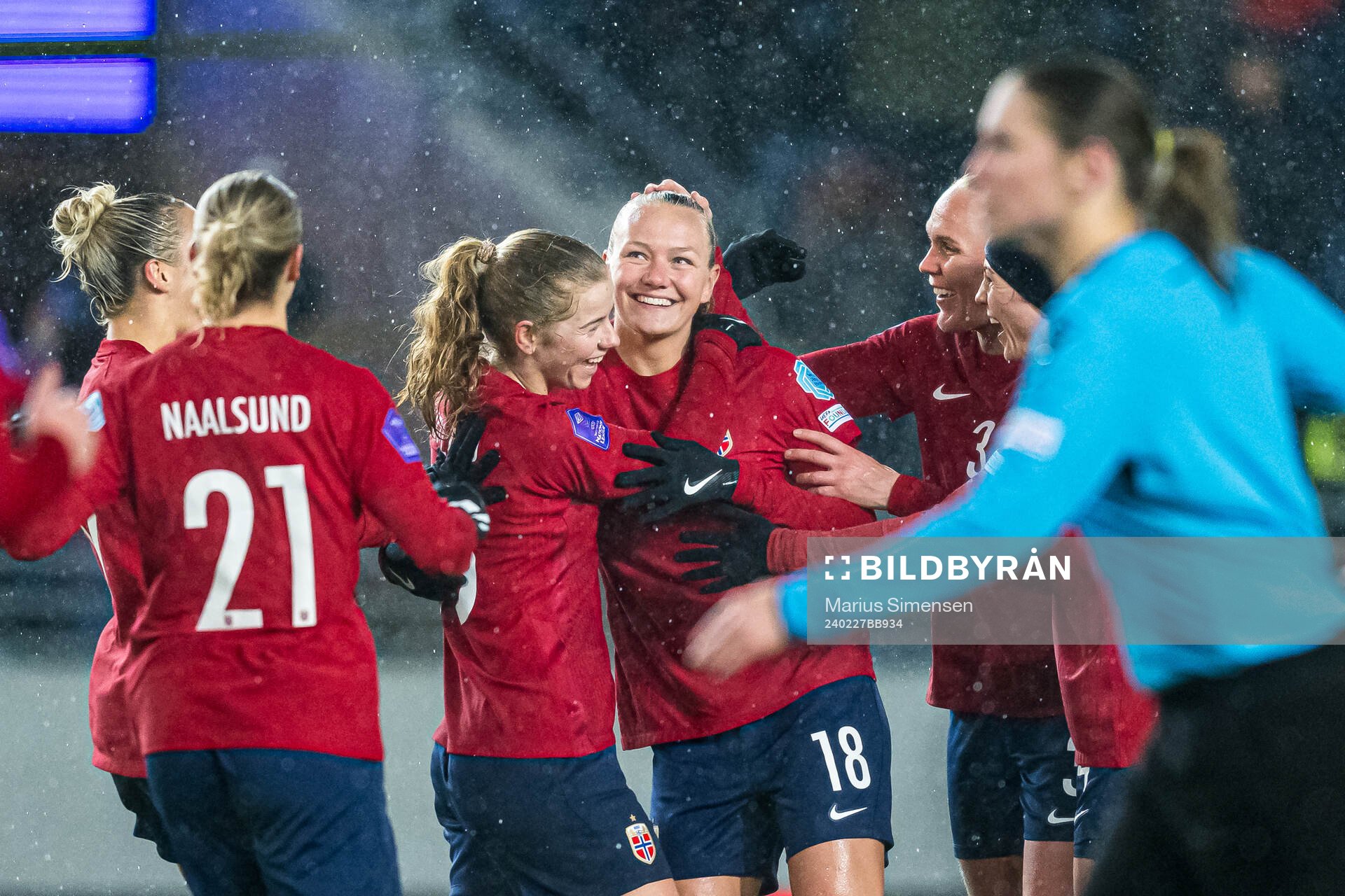 Frida Leonhardsen Maanum of Norway celebrates