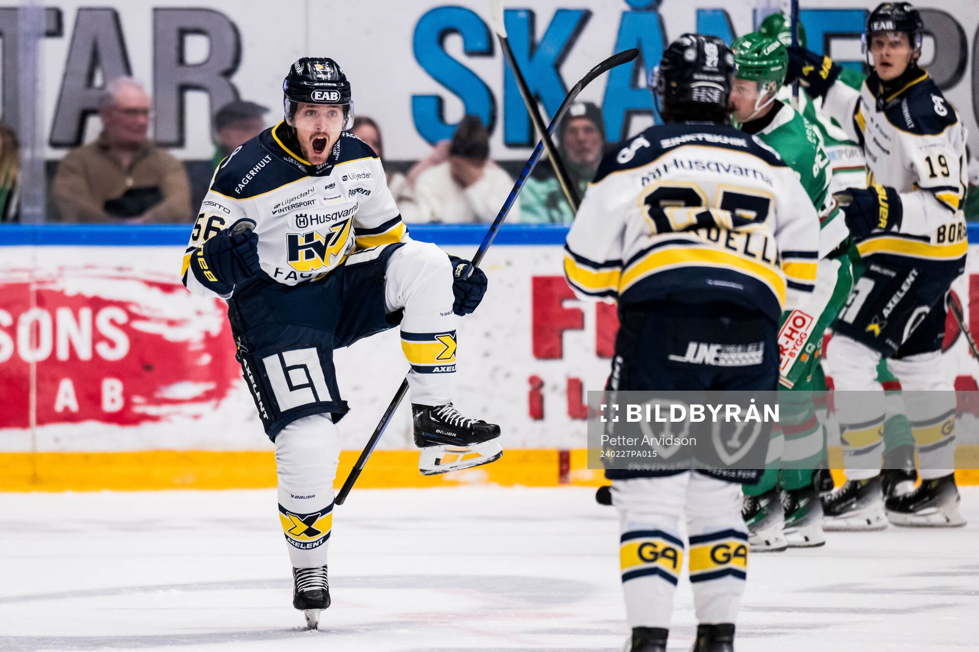 HV71s Fredrik Forsberg jublar