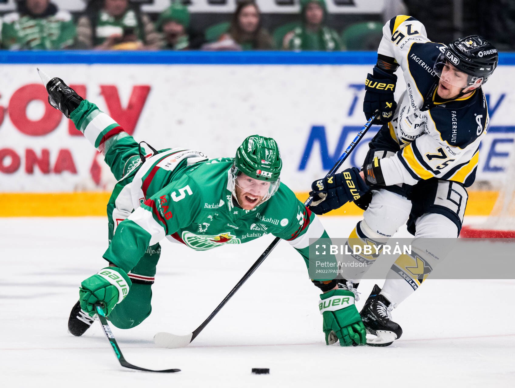 Rögles Ludvig Claesson och HV71s Radan Lenc