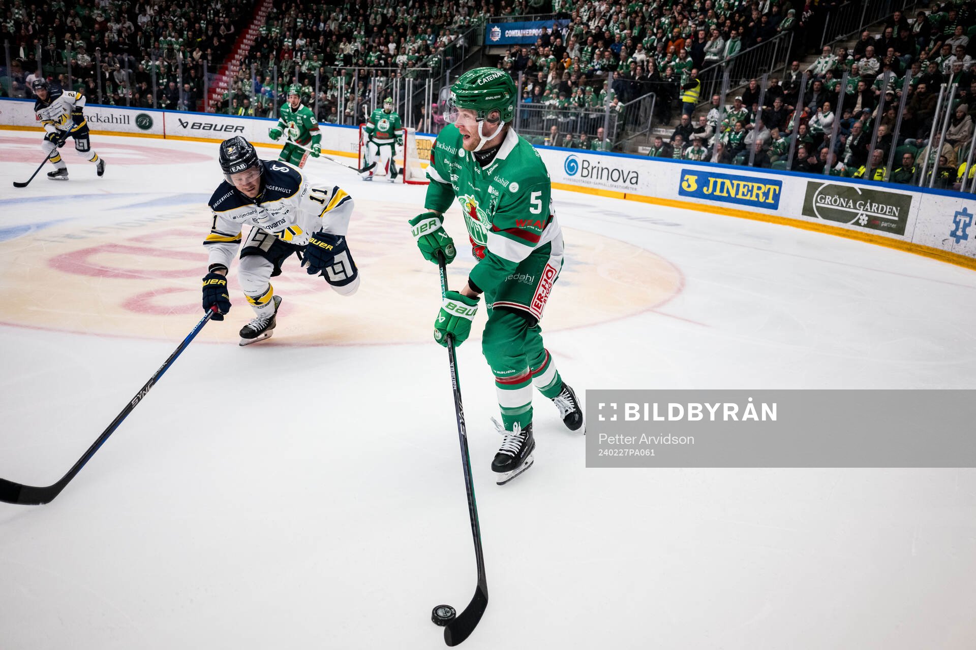 HV71s Simon Önerud och Rögles Ludvig Claesson