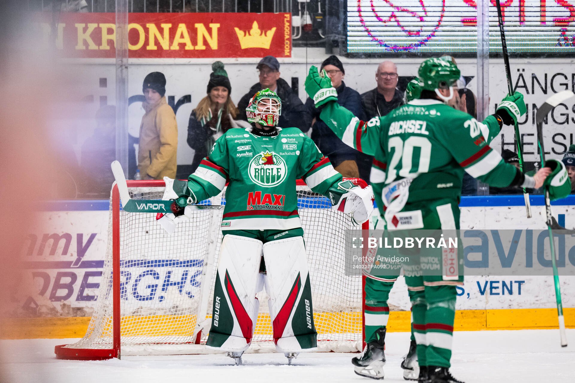 Rögles målvakt Christoffer Rifalk jublar