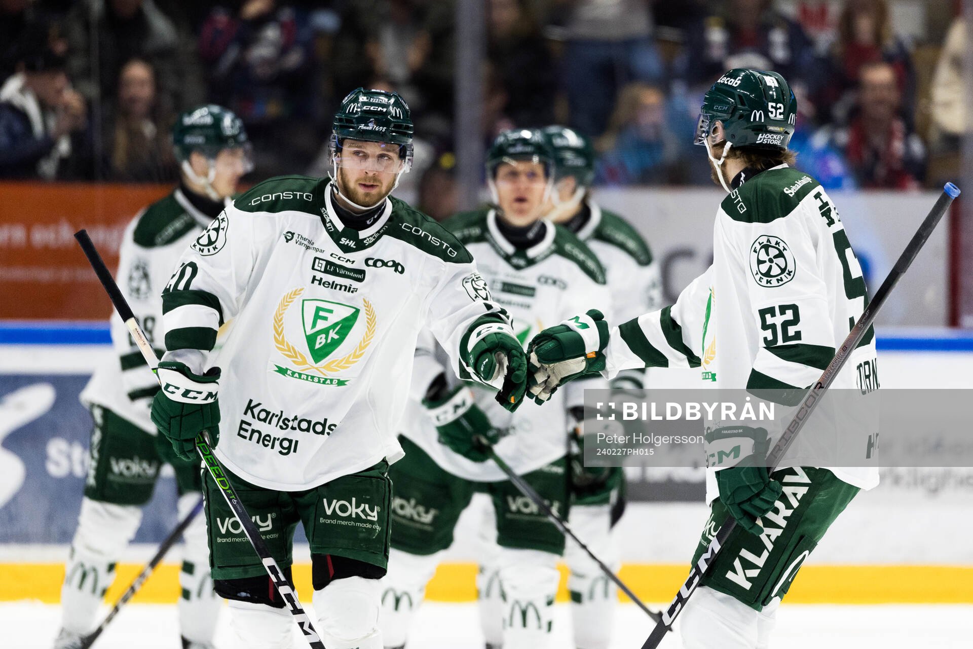 Färjestads Marcus Westfält och August Tornberg jublar
