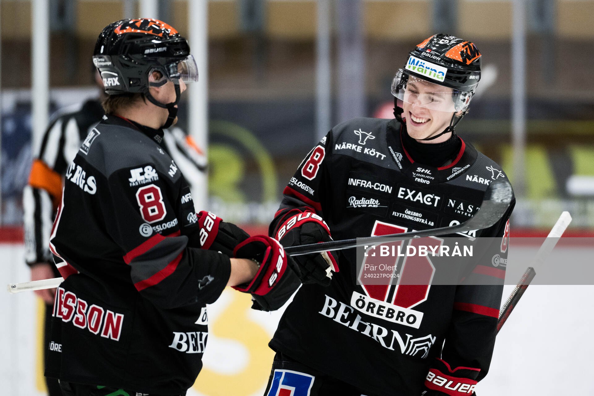 Örebros Jonathan Lekkerimäki och Samuel Johannesson jublar