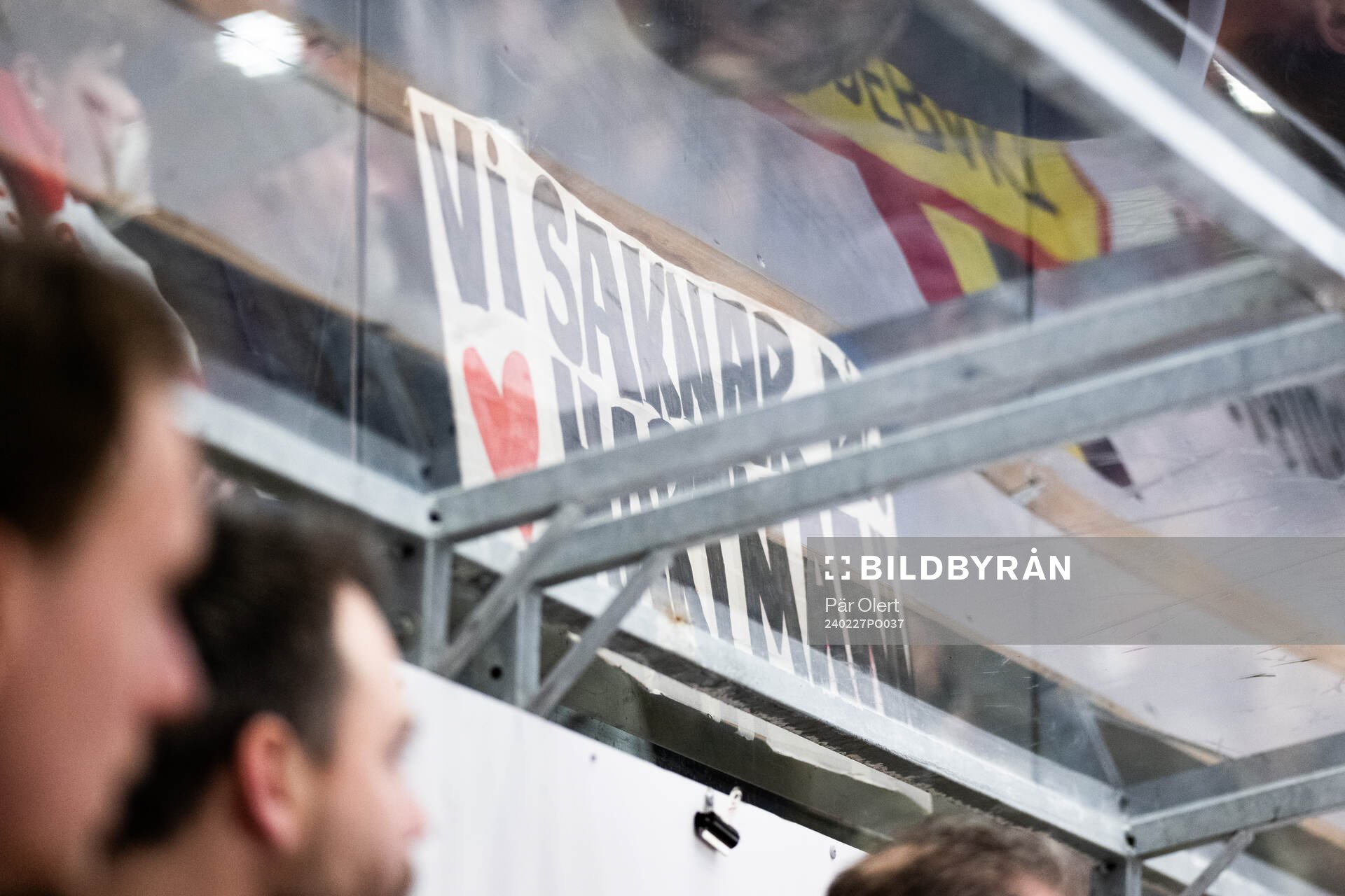 En skylt som stöttar Timrås Sebastian Hartmann